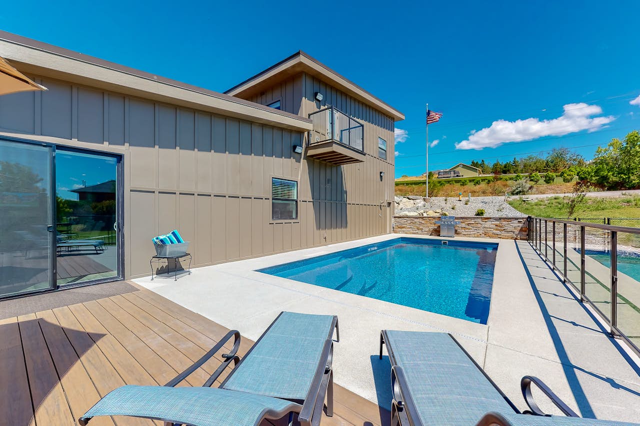 Bellissima Casa & Bellissima Guest House 5 BD Manson, WA Vacation