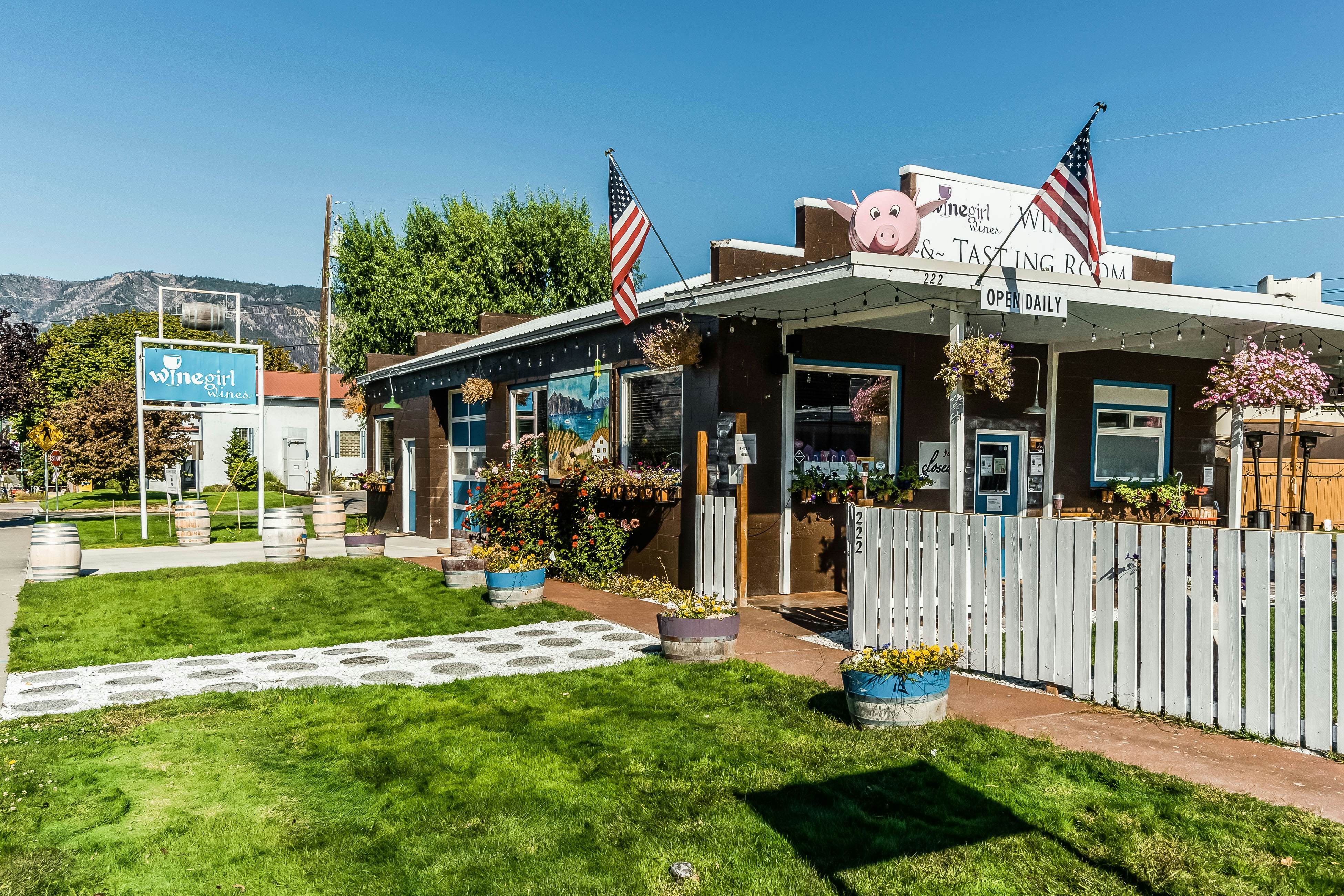 Spacious Lake Escape