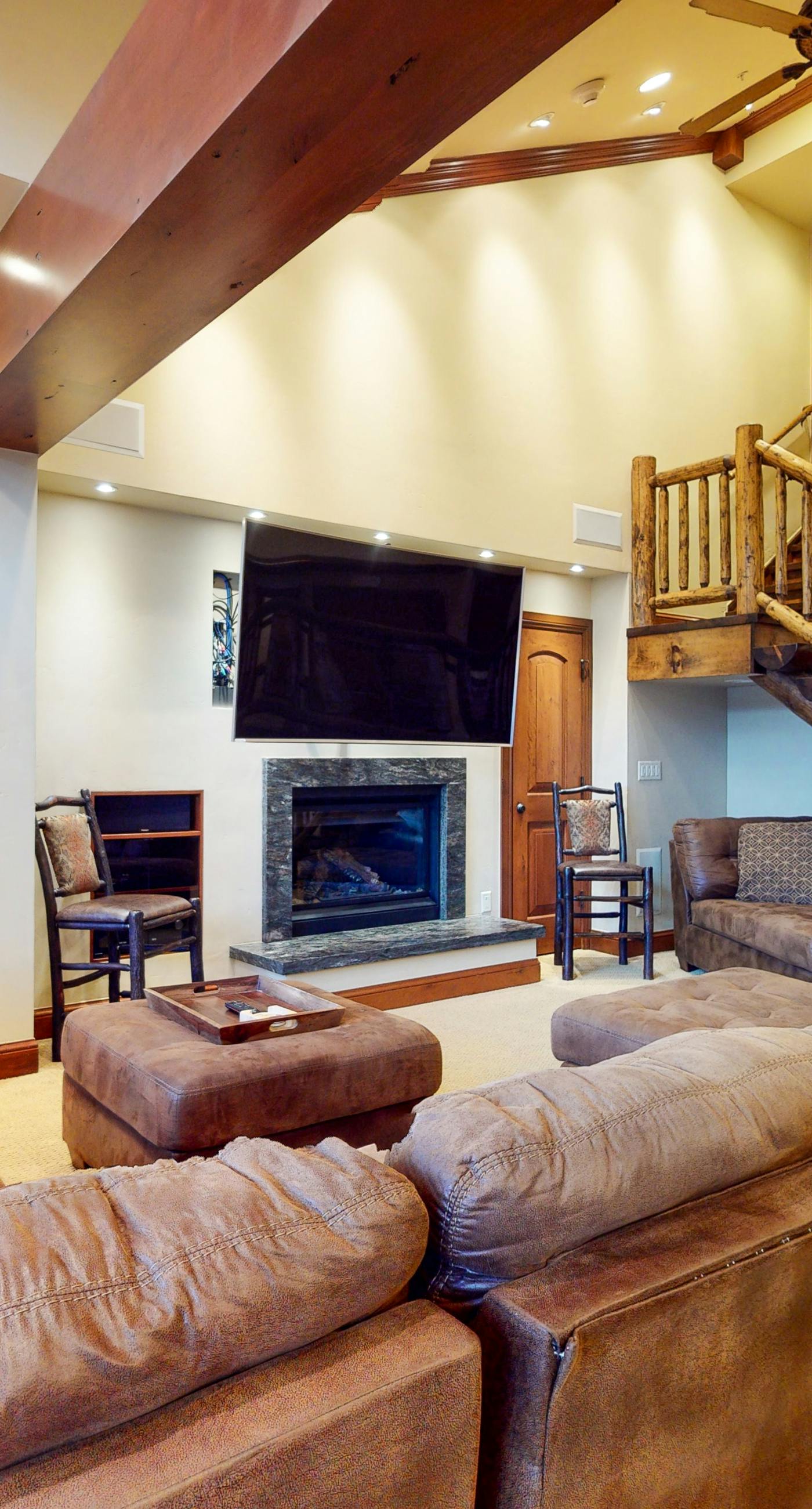 Lion Square Lodge East 307