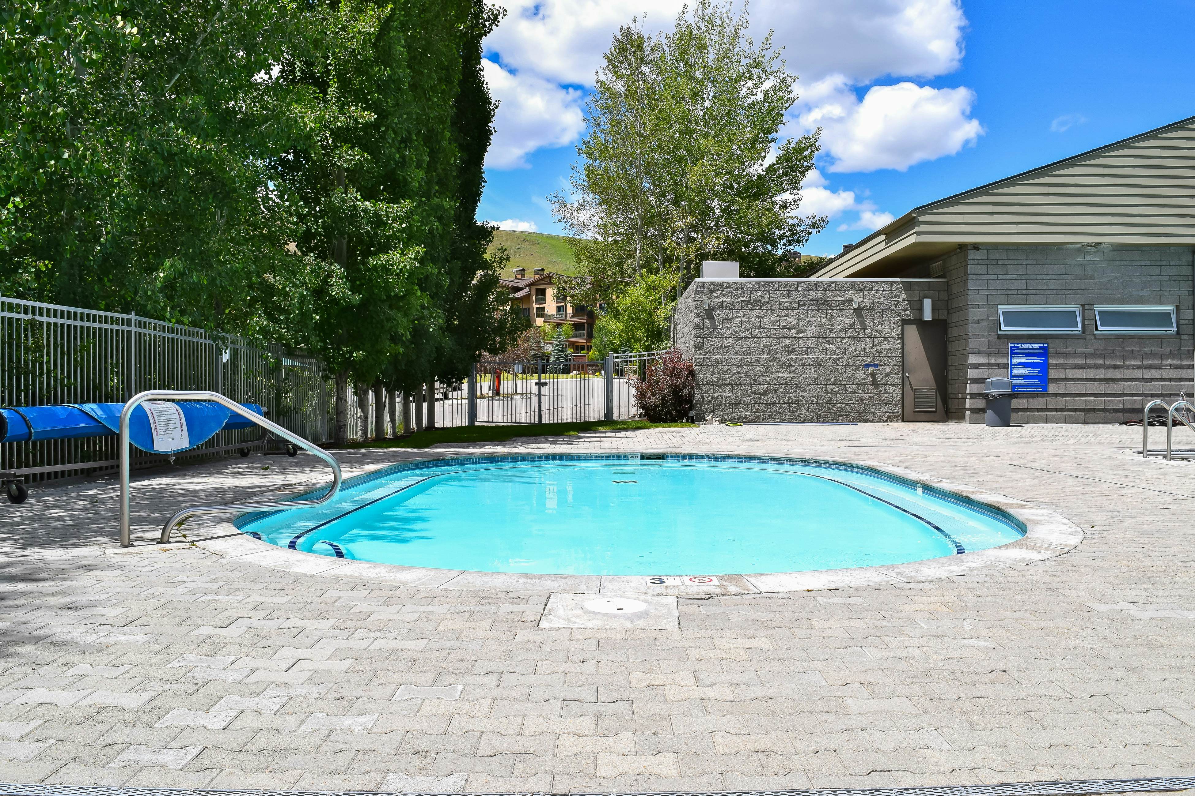 Single Level Ranch Condo in Elkhorn