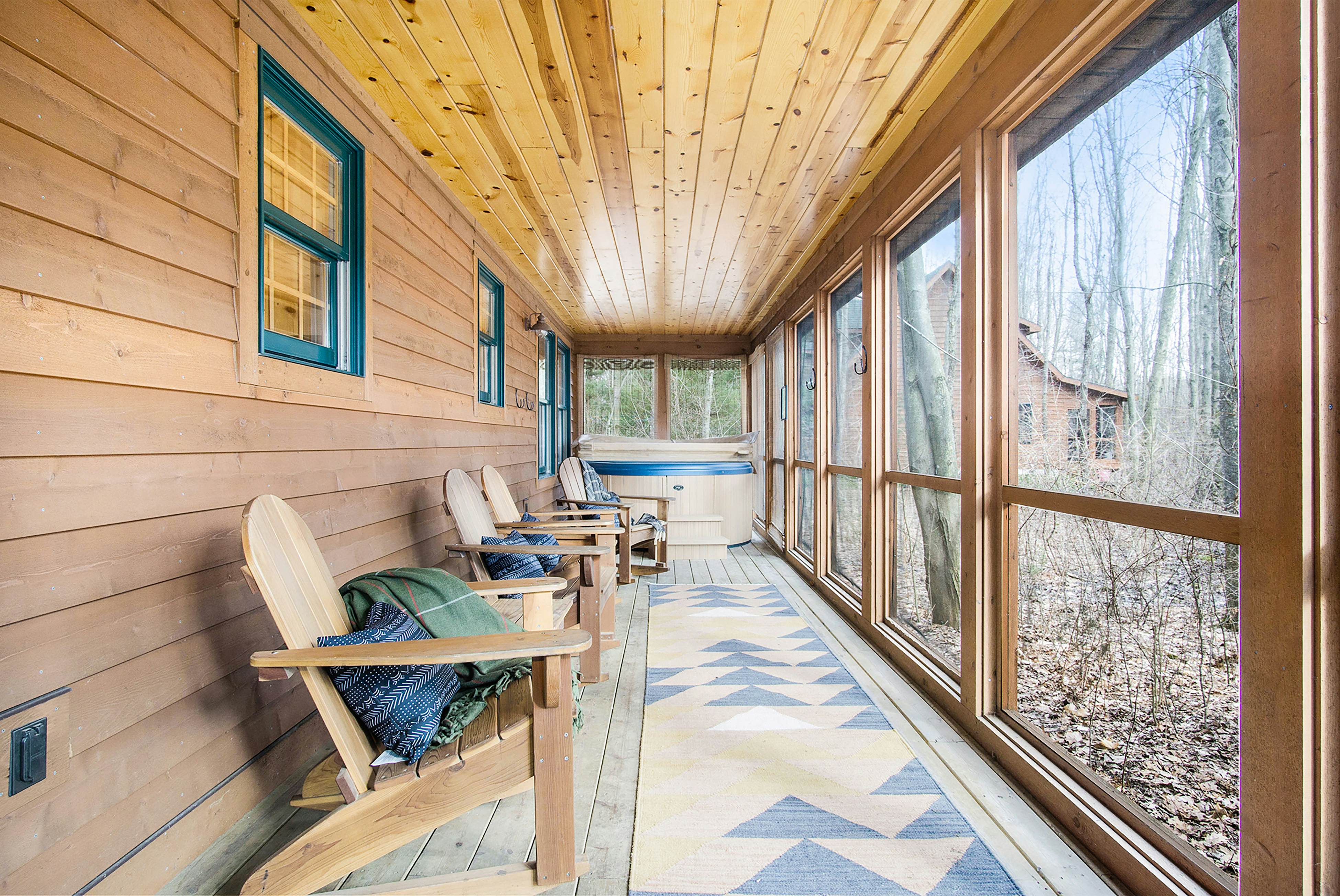 Kingfisher Cove Cabin 27 3 BD Saugatuck, MI Vacation Rental Vacasa