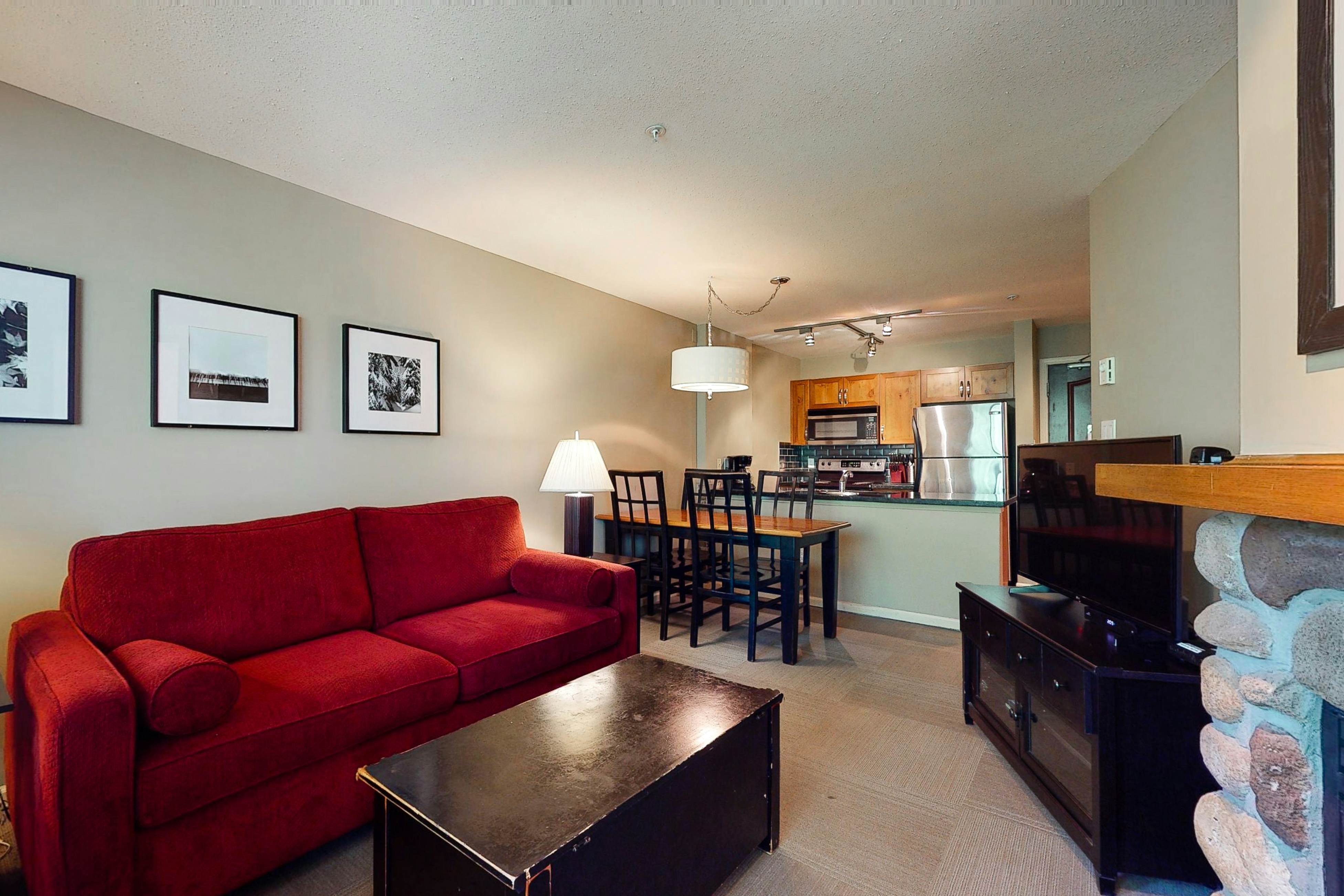 Town Plaza, Unit 302