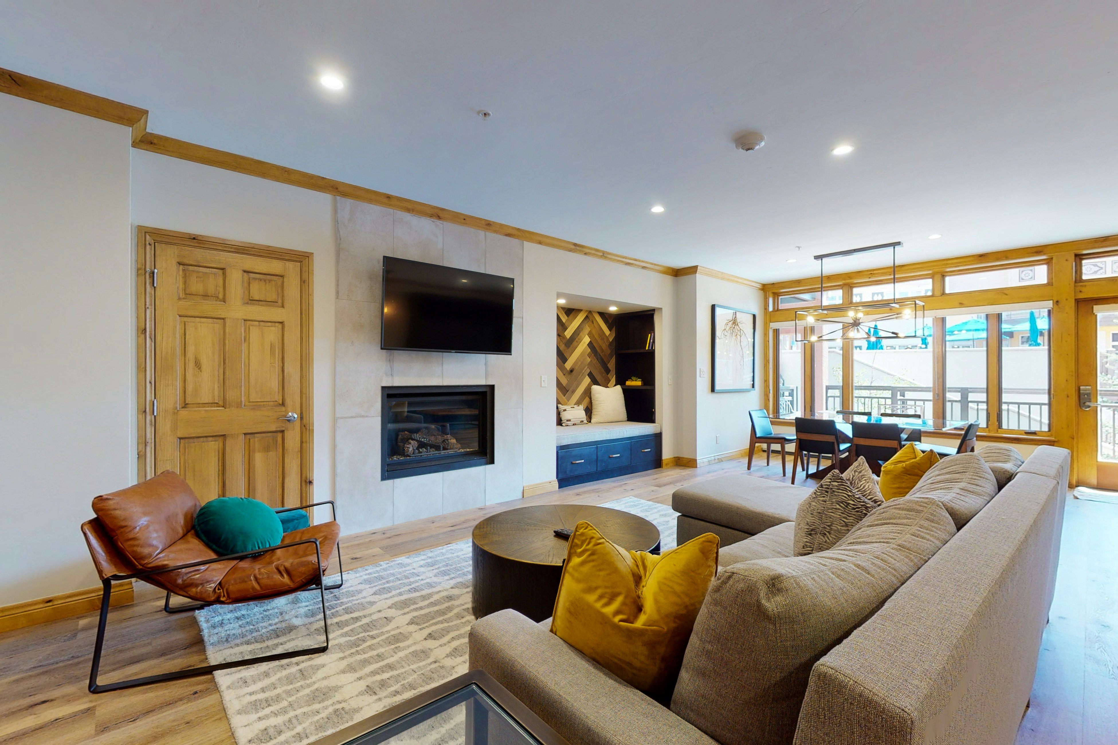 Lion Square Lodge East 215