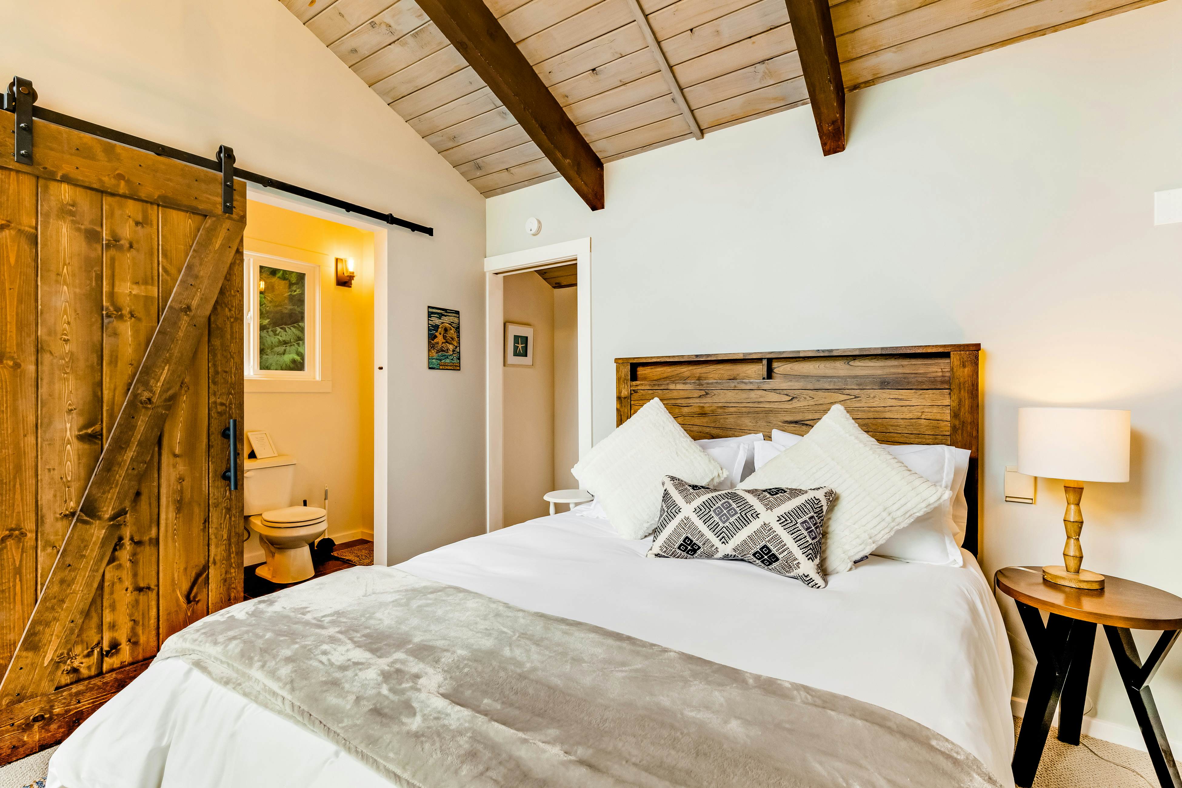 Tall Cedars Cabin By The Water