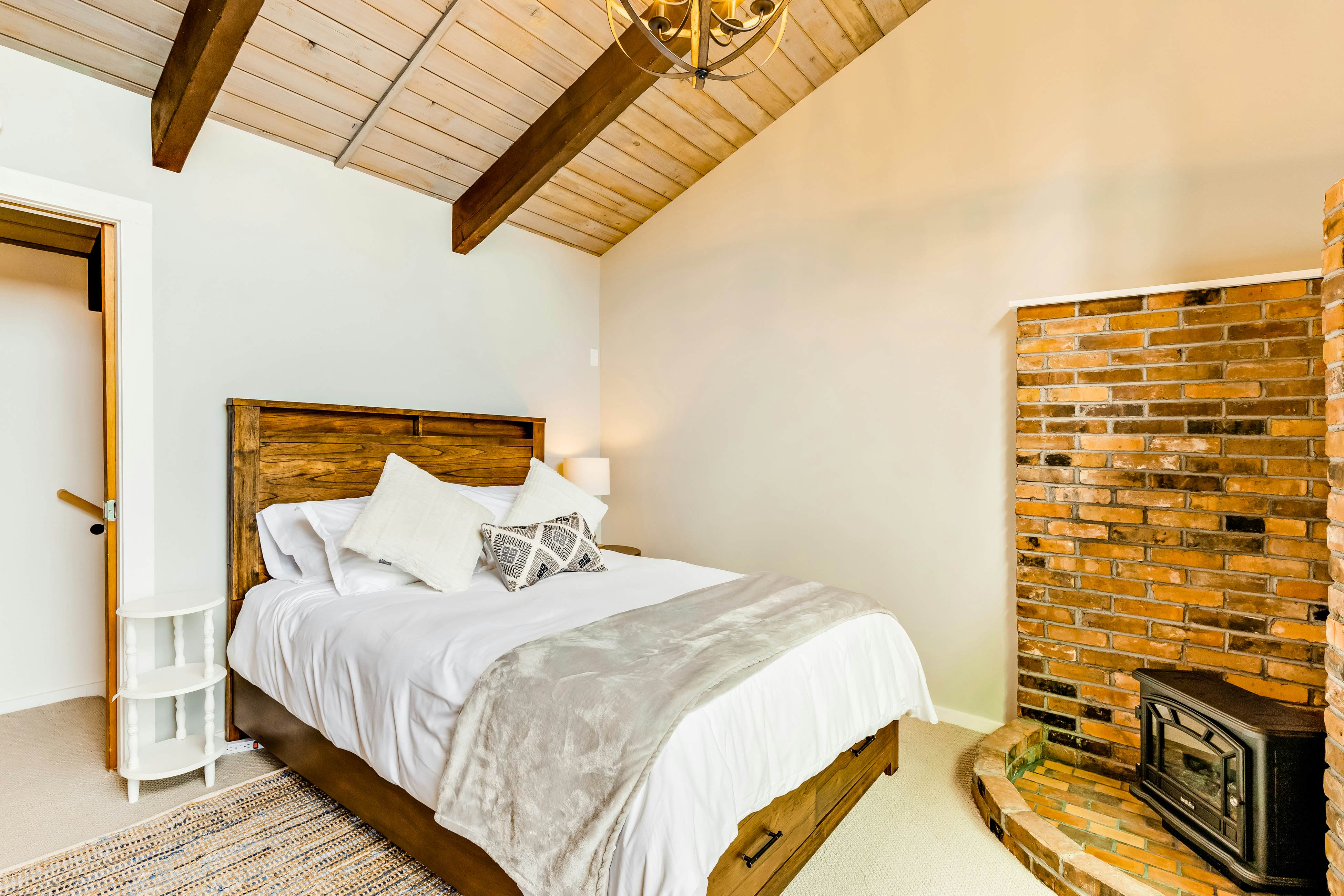 Tall Cedars Cabin By The Water