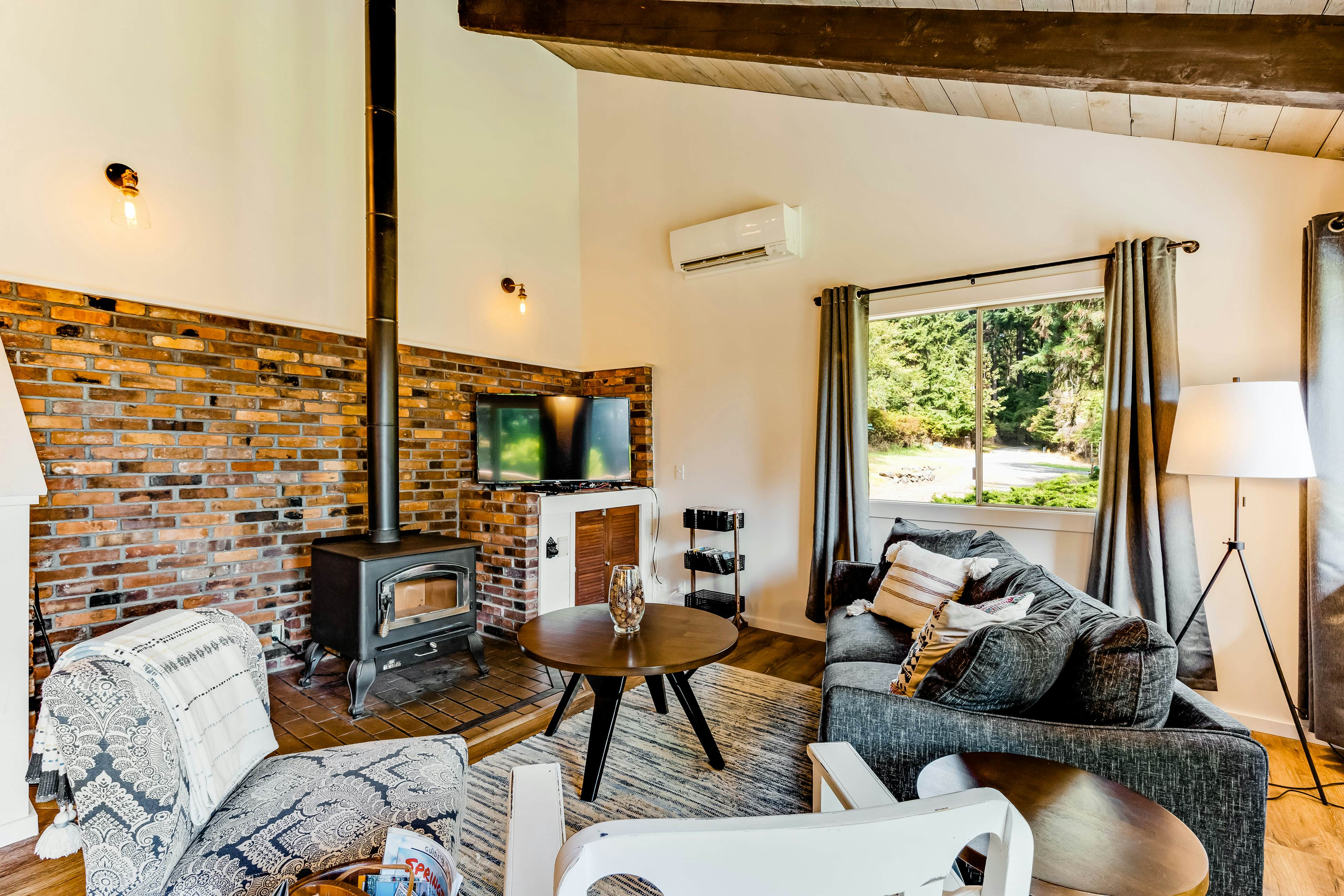 Tall Cedars Cabin By The Water