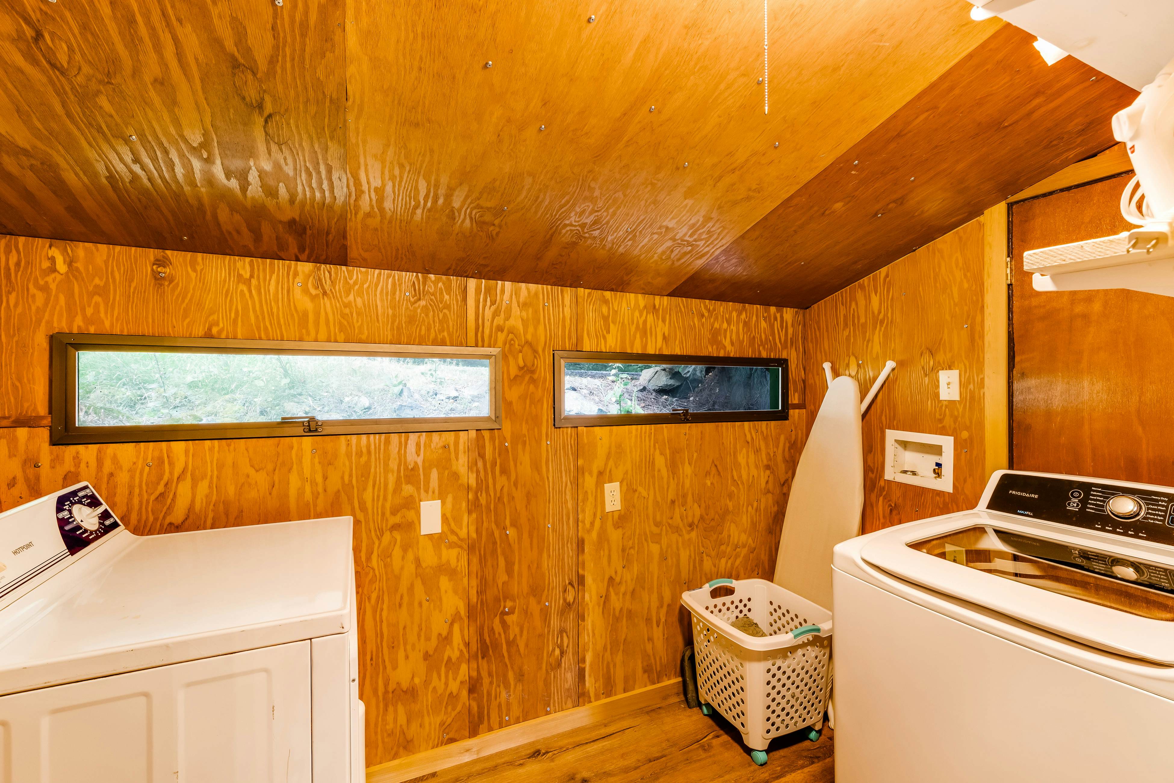 Tall Cedars Cabin By The Water