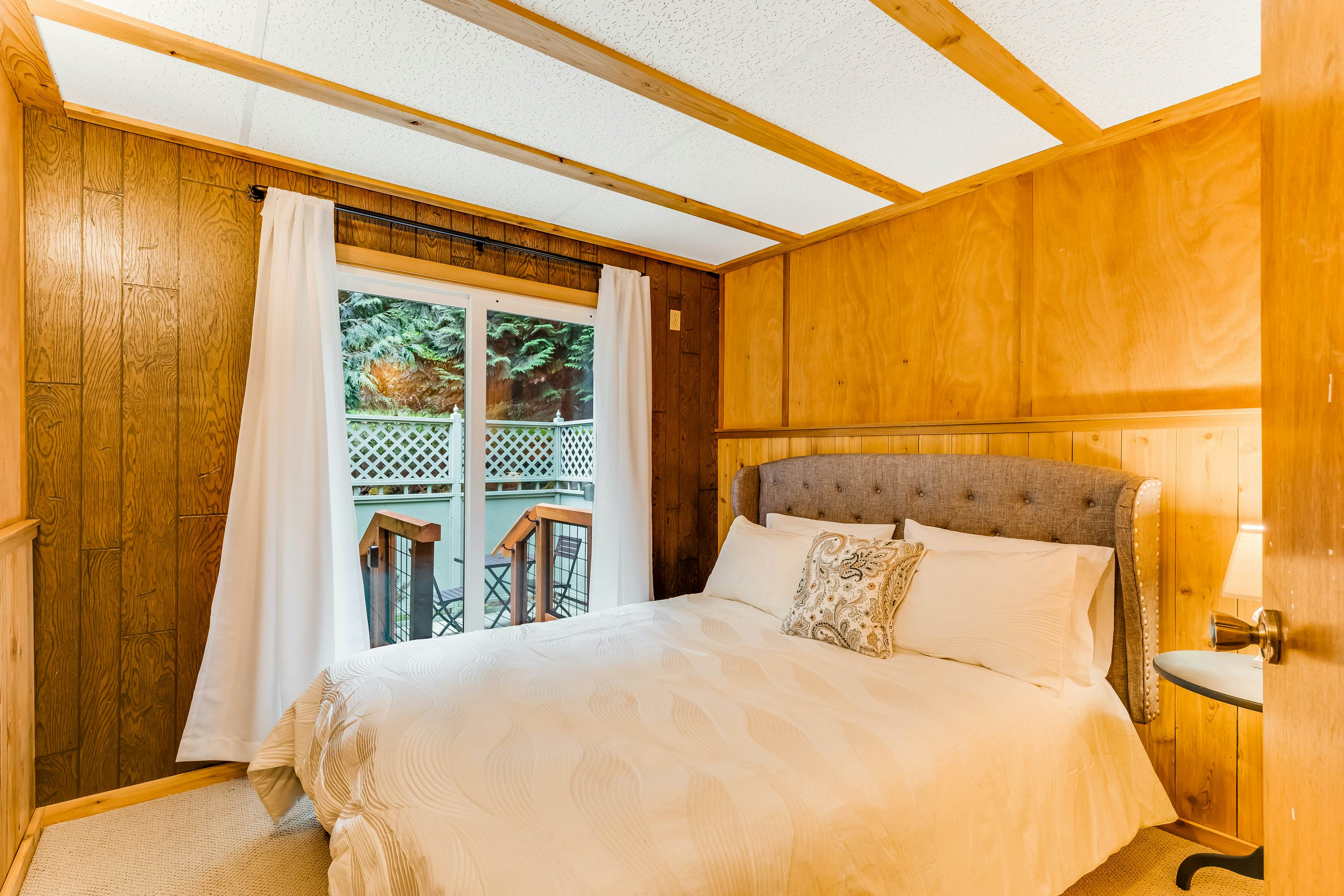 Tall Cedars Cabin By The Water