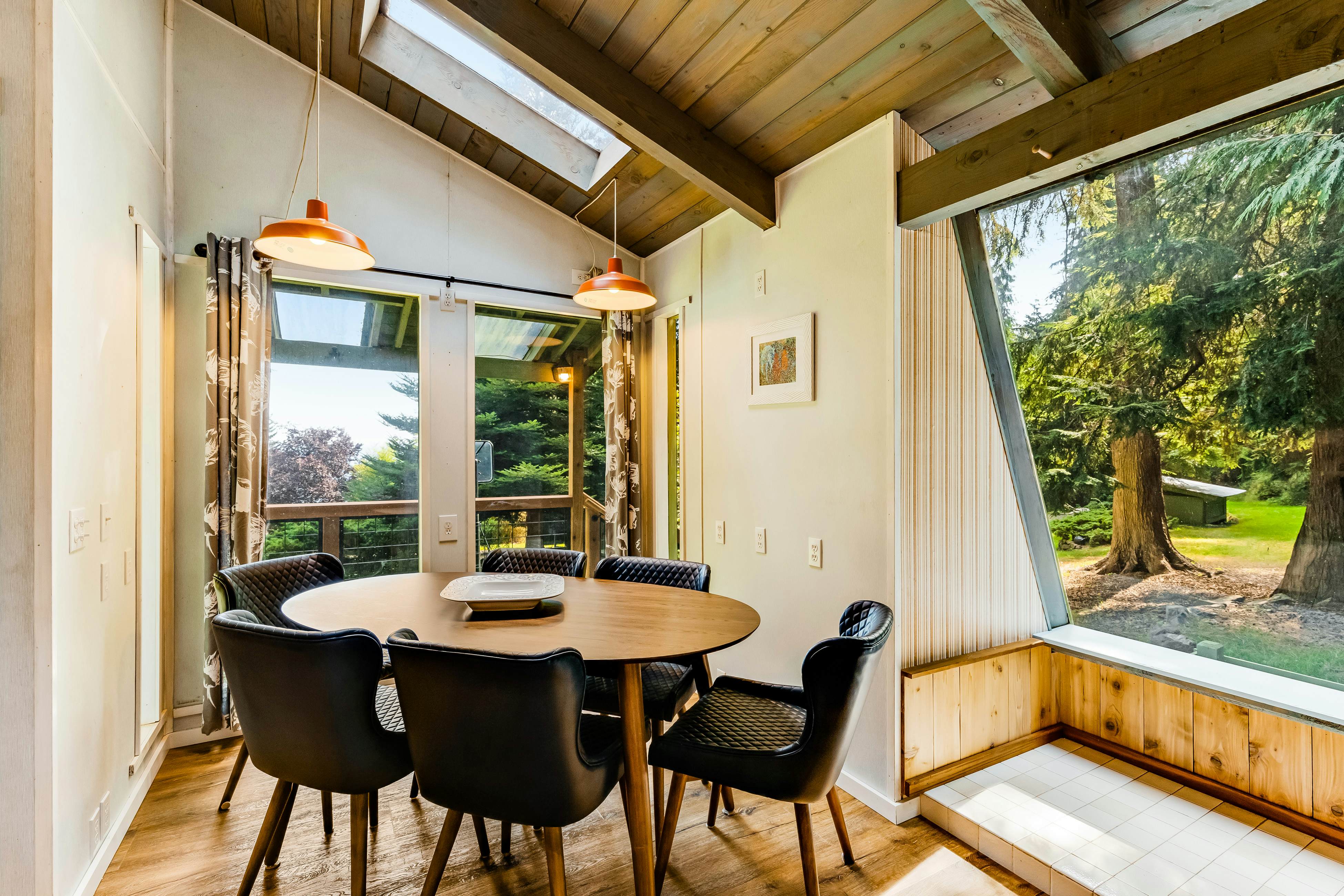 Tall Cedars Cabin By The Water