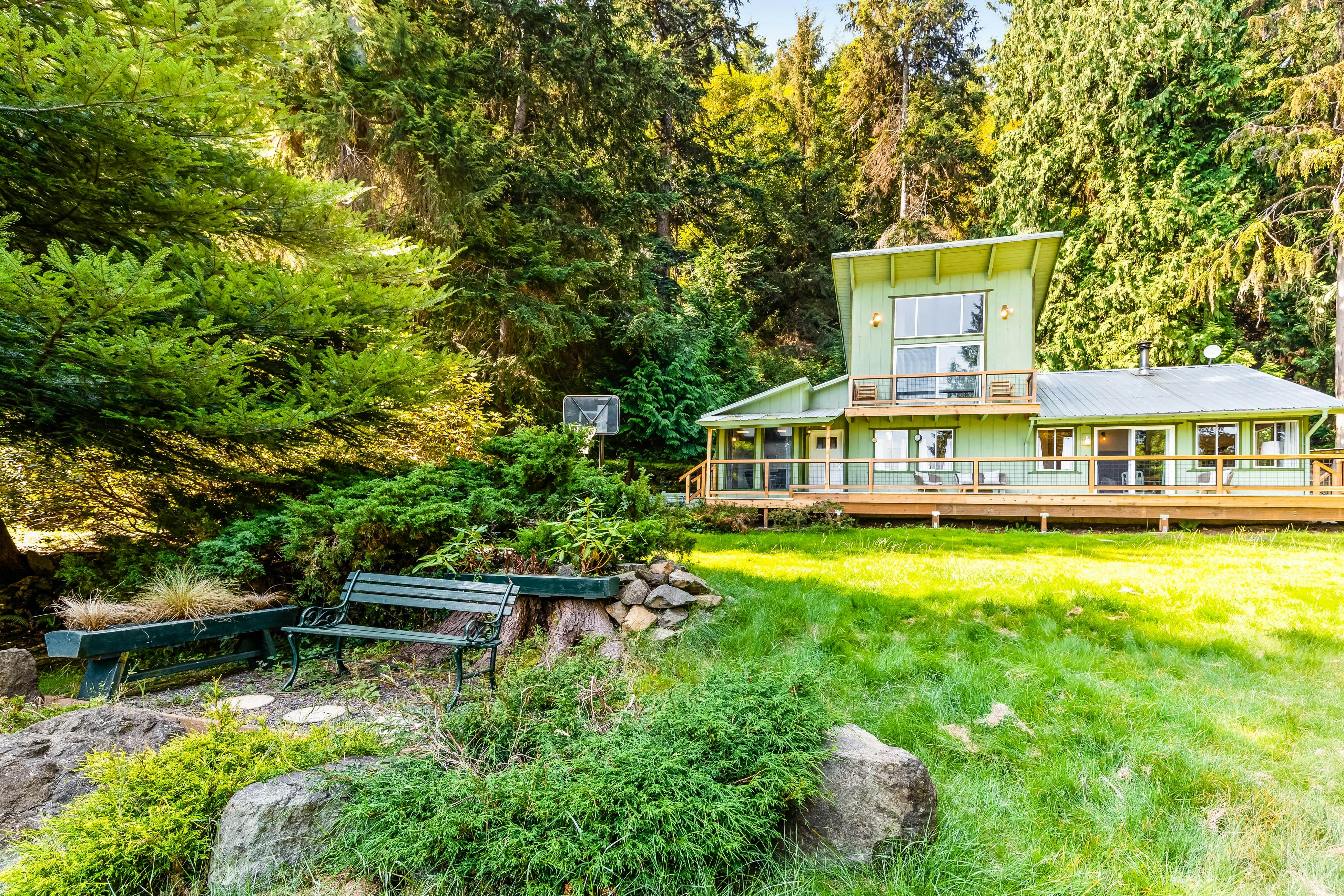 Tall Cedars Cabin By The Water