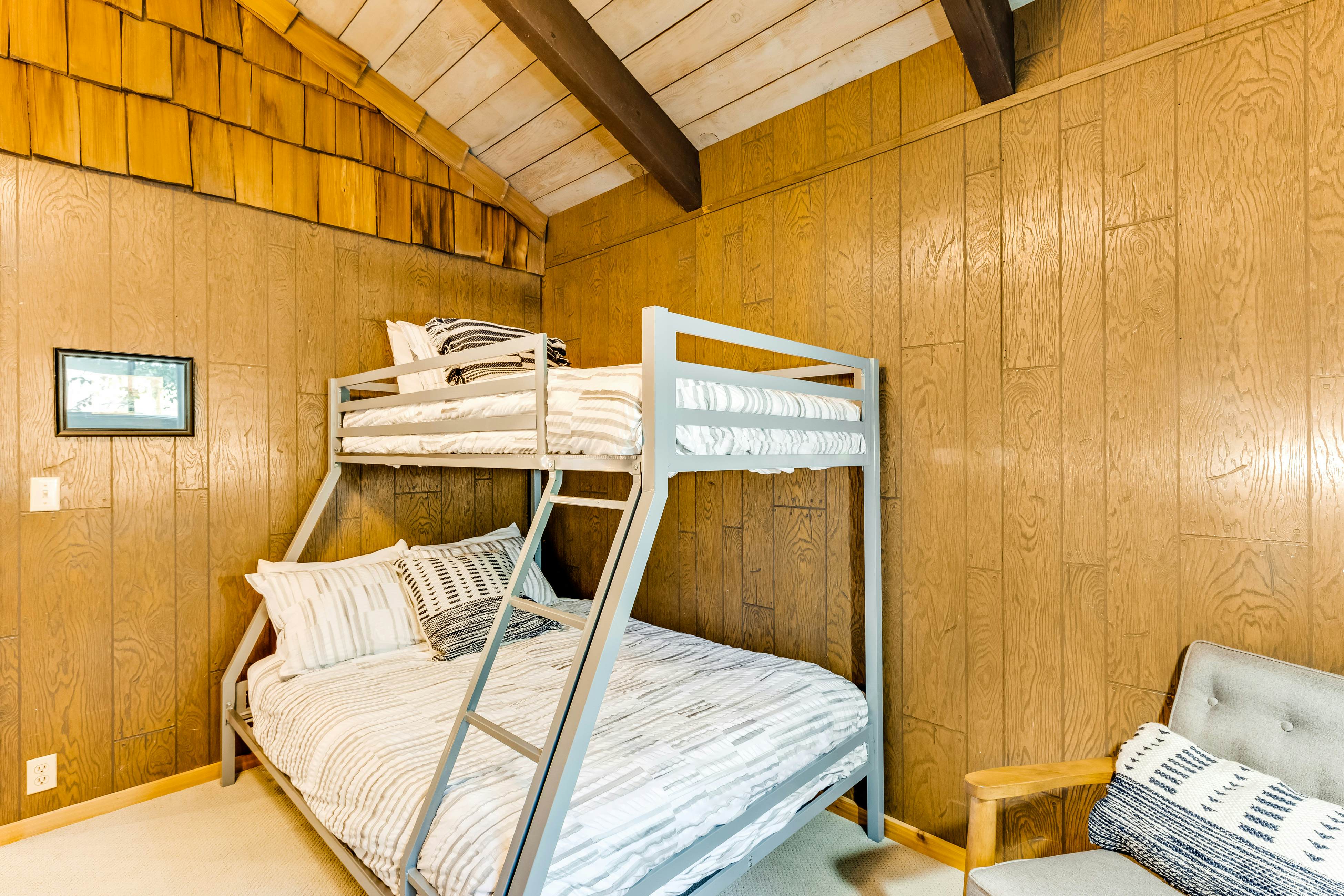 Tall Cedars Cabin By The Water