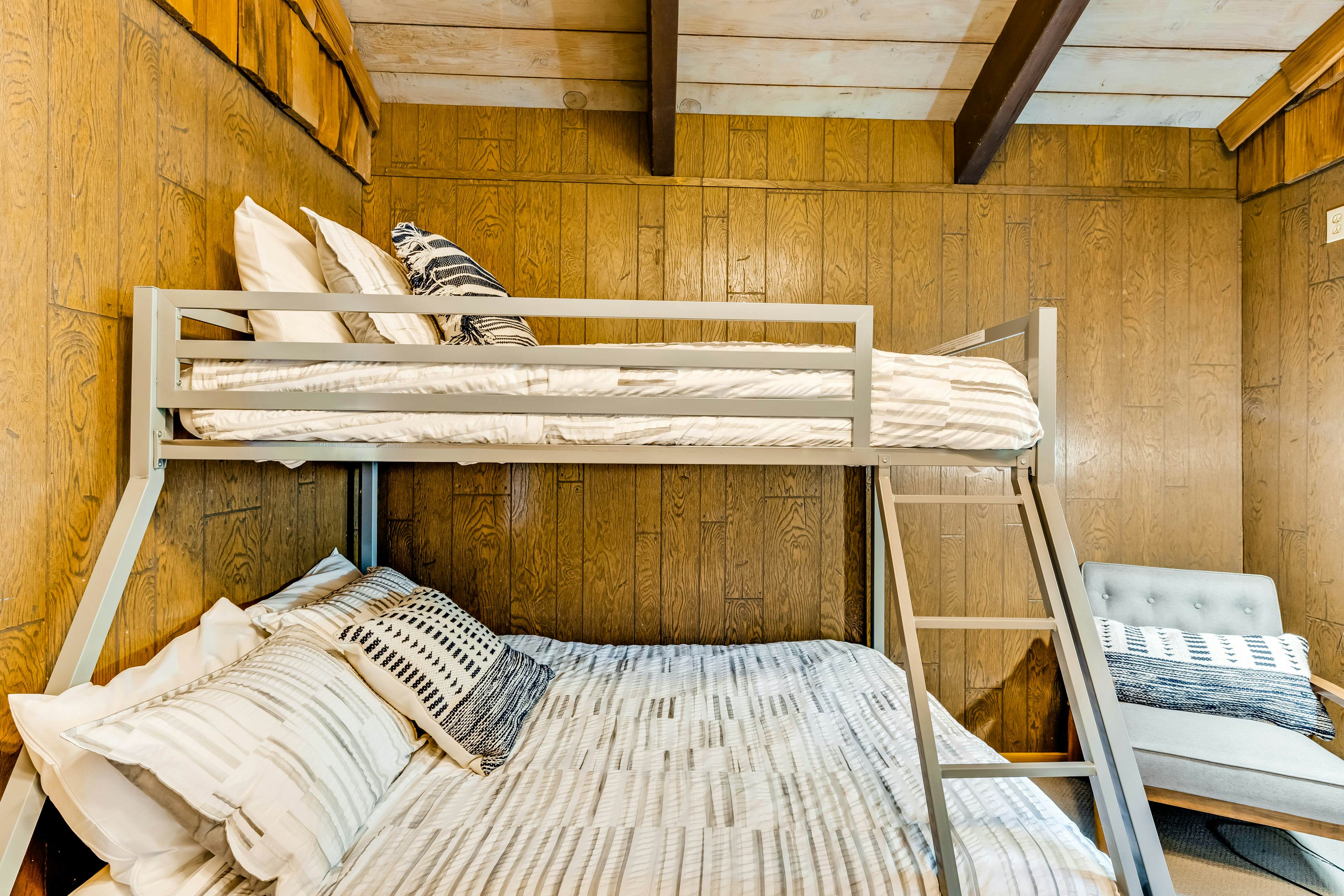 Tall Cedars Cabin By The Water