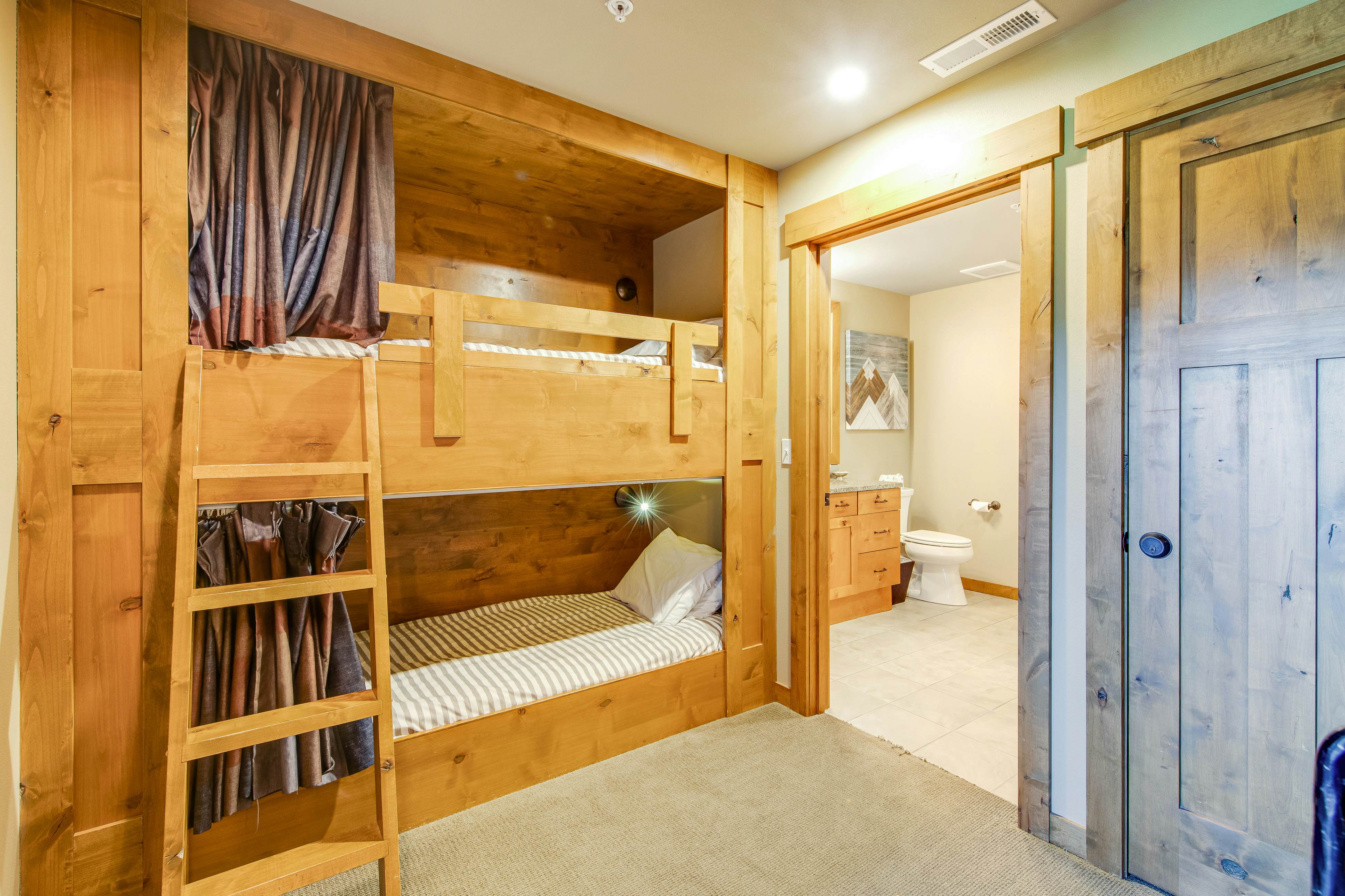 Trailhead Lodge #302