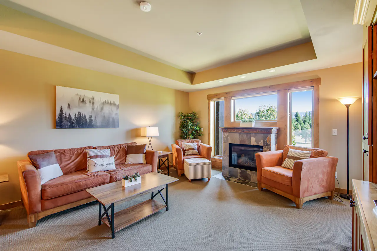 Trailhead Lodge 302 2 BD Cle Elum, WA Vacation Rental Vacasa