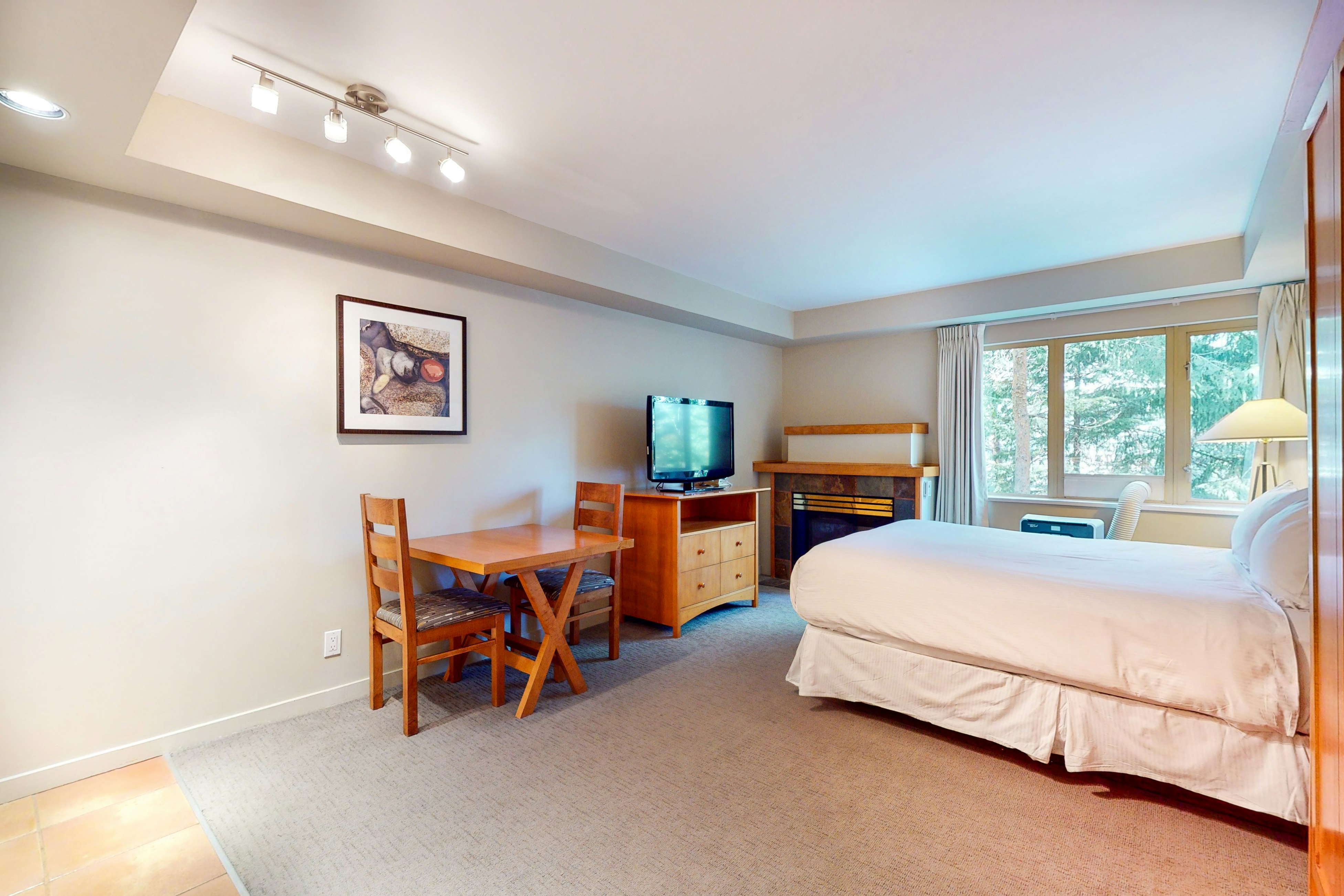 Whistler Peak Lodge 210