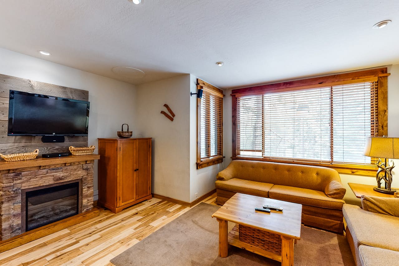 Cozy Condo in Ski Trails 1 BD Truckee, CA Vacation Rental Vacasa