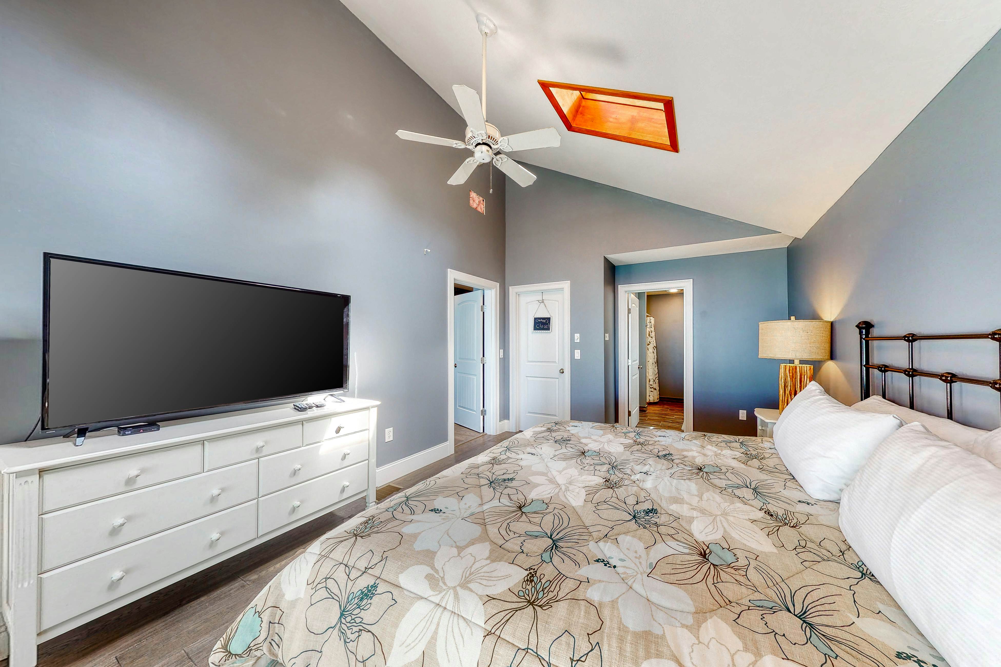 Long Sands Lakefront Home