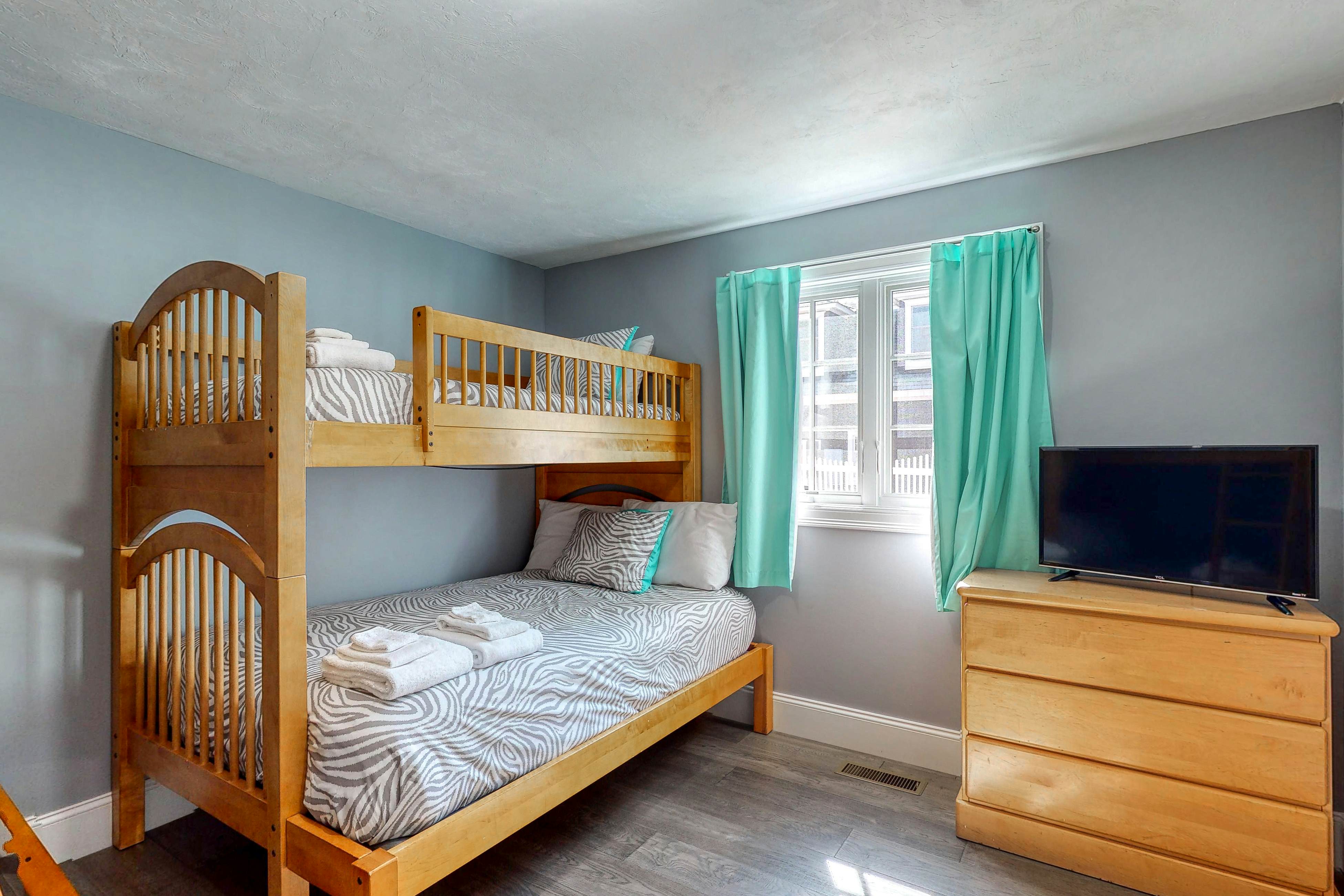 Long Sands Lakefront Home