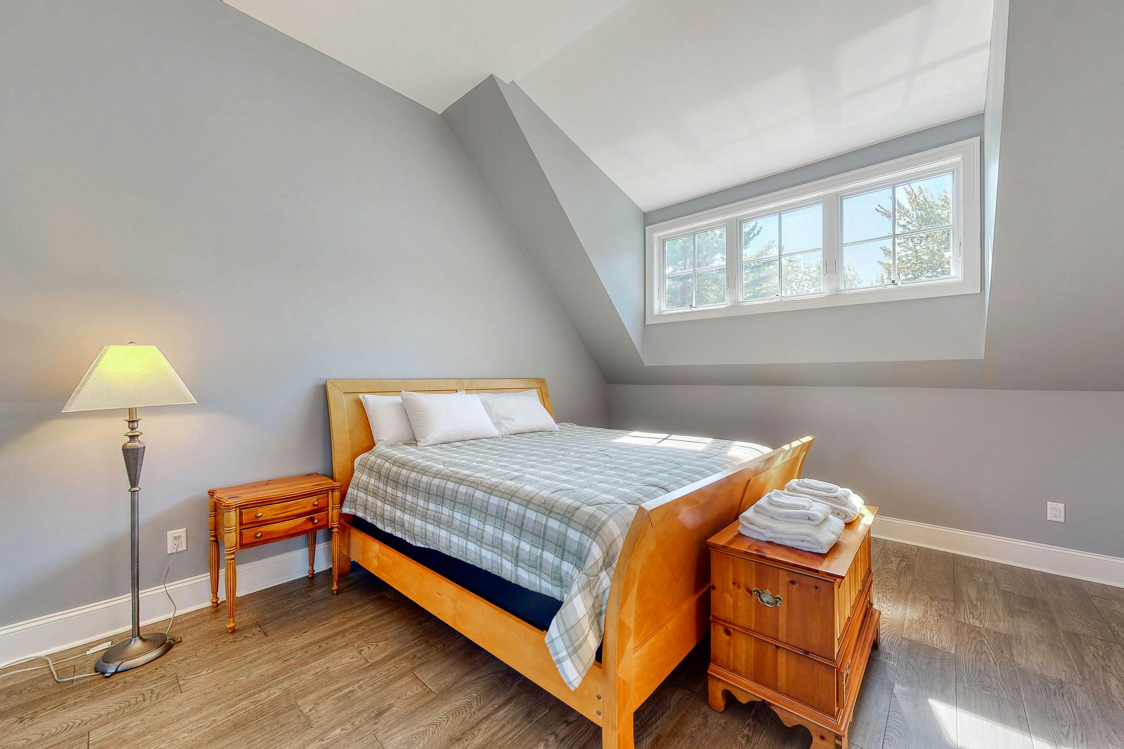 Long Sands Lakefront Home