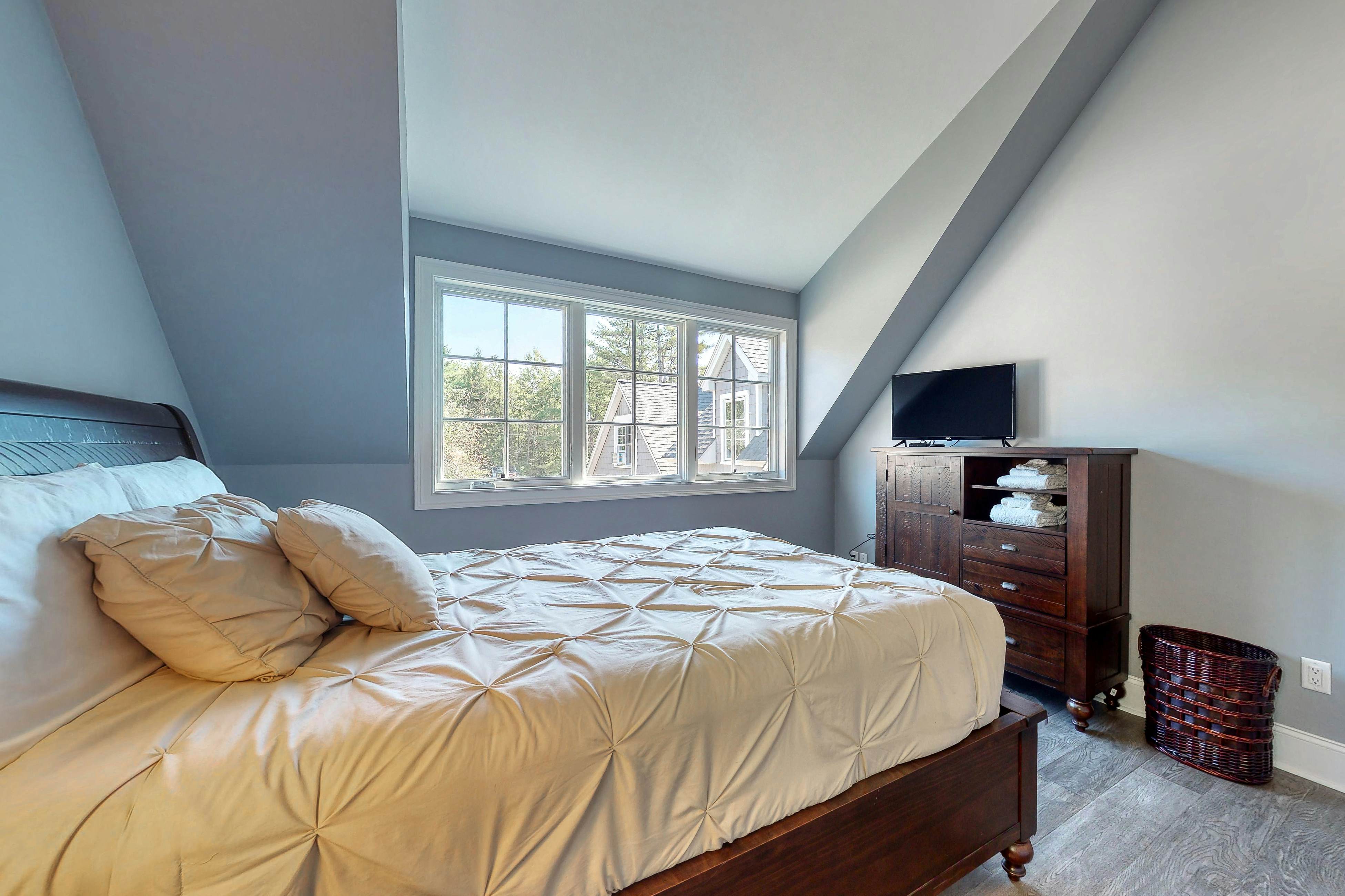 Long Sands Lakefront Home