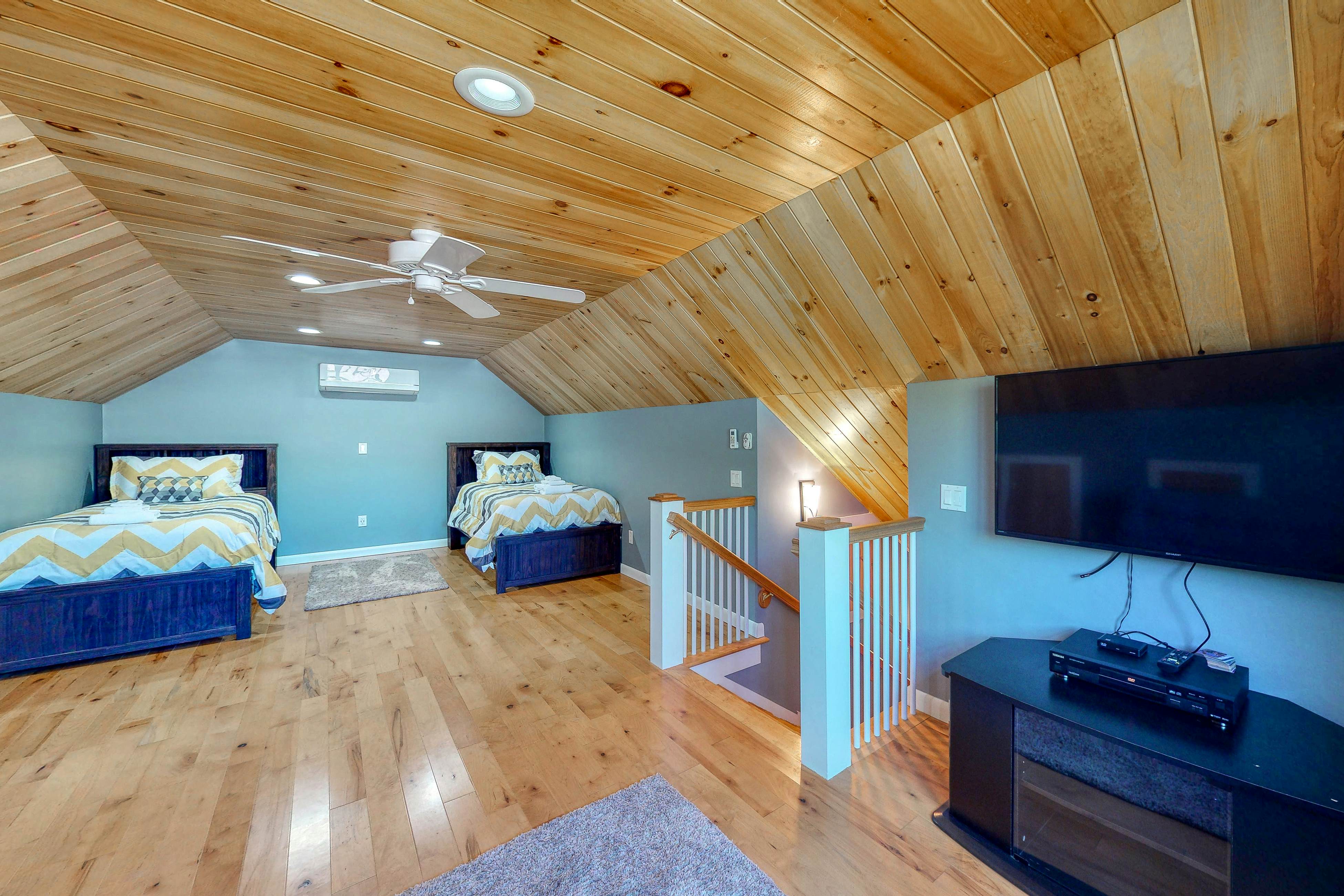 Long Sands Lakefront Home