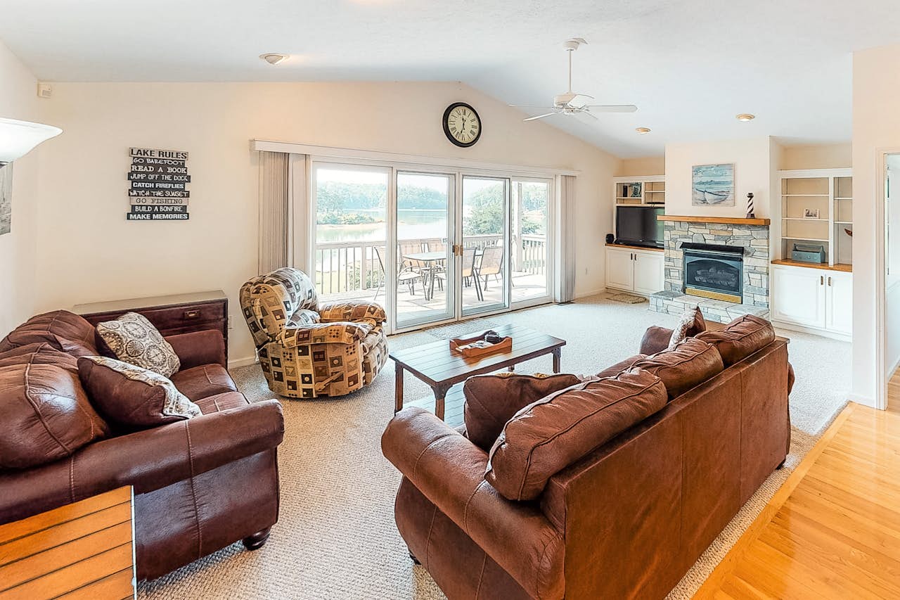 Lakeside 3 BD Dandridge, TN Vacation Rental Vacasa