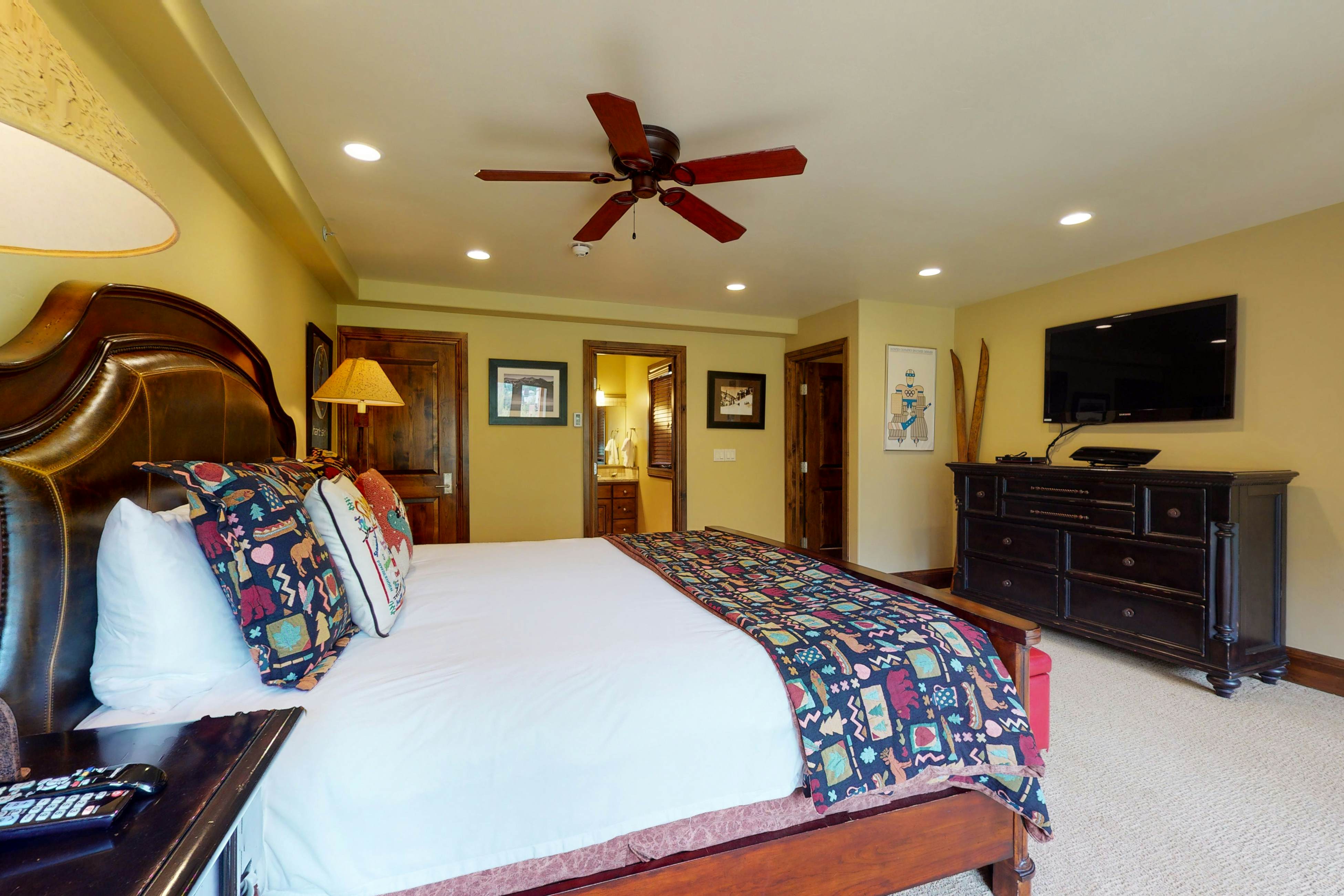 Lion Square Lodge North 386