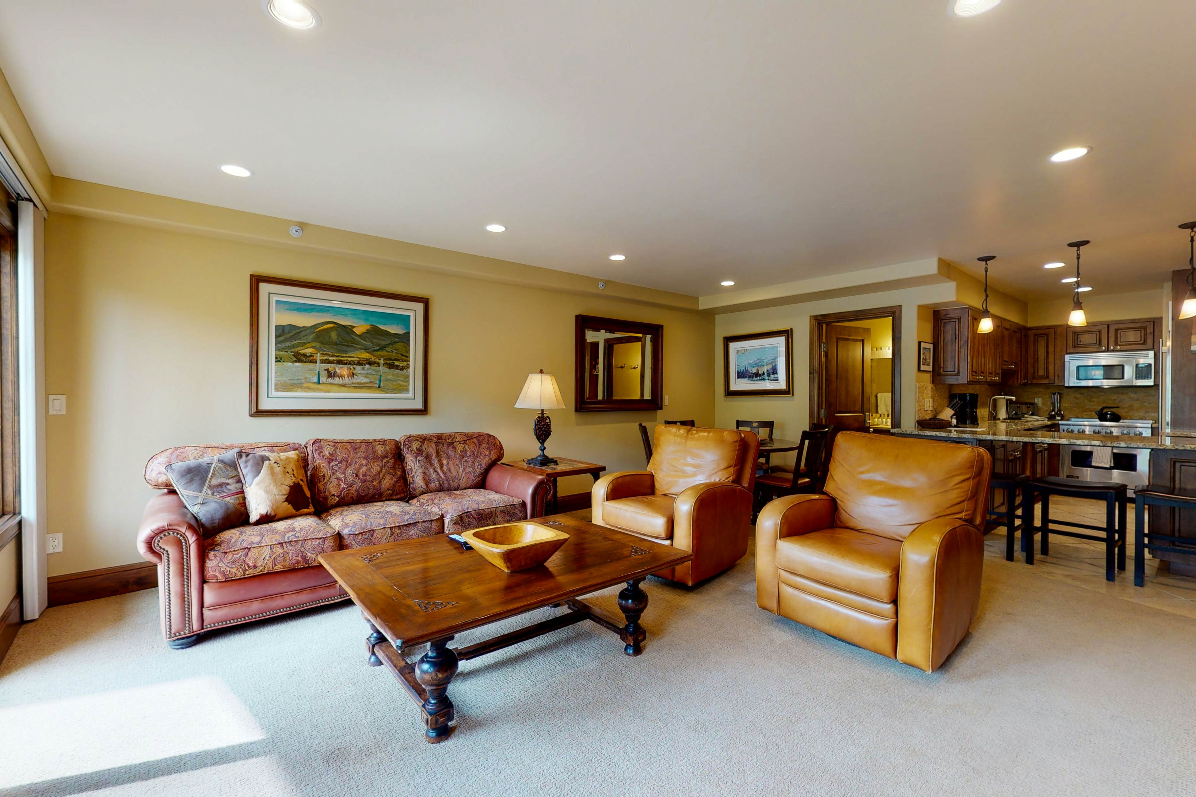 Lion Square Lodge North 386