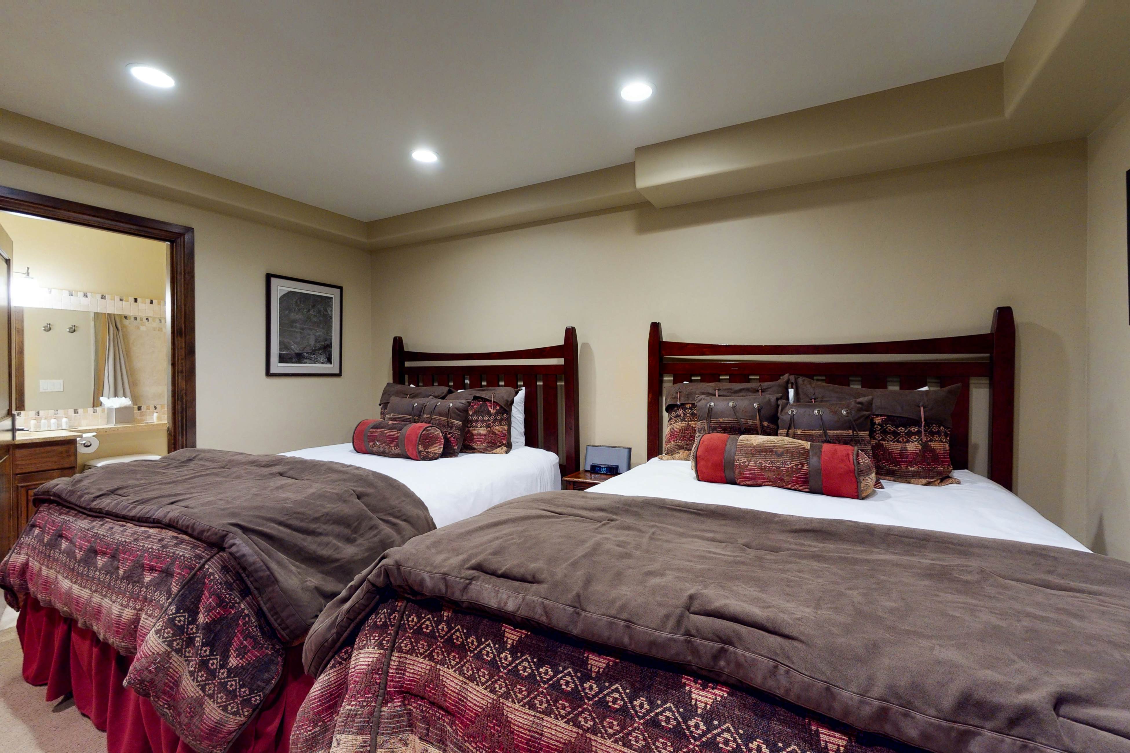 Lion Square Lodge North 386