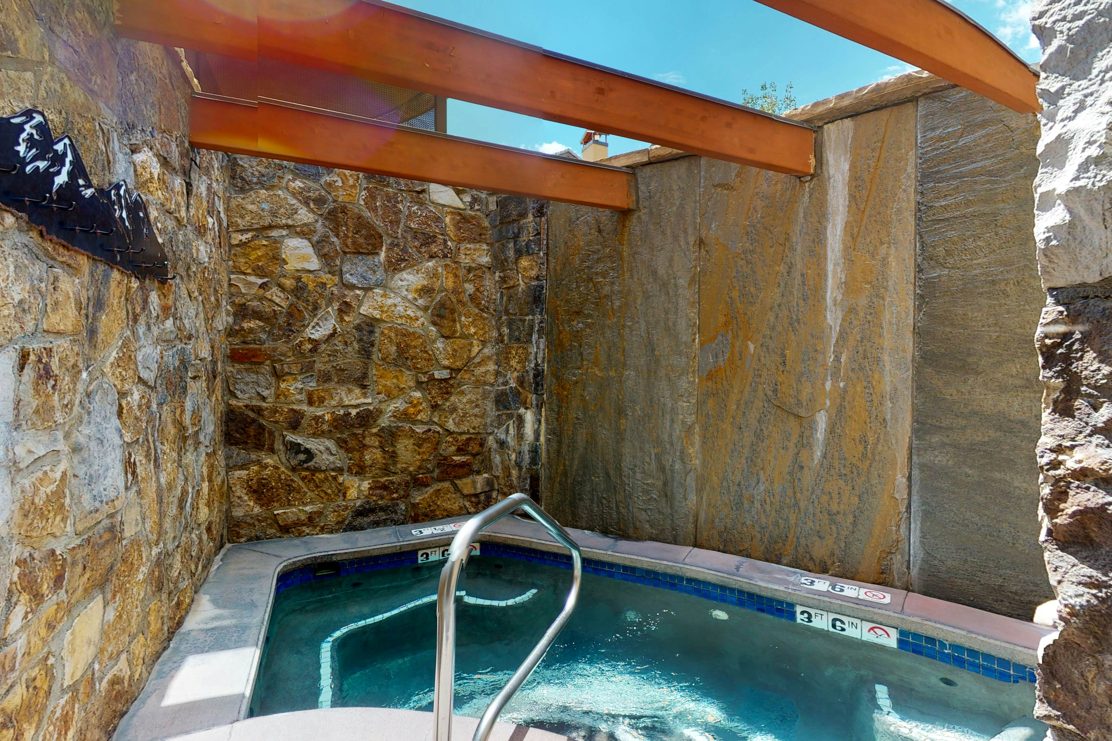 Lion Square Lodge North 386