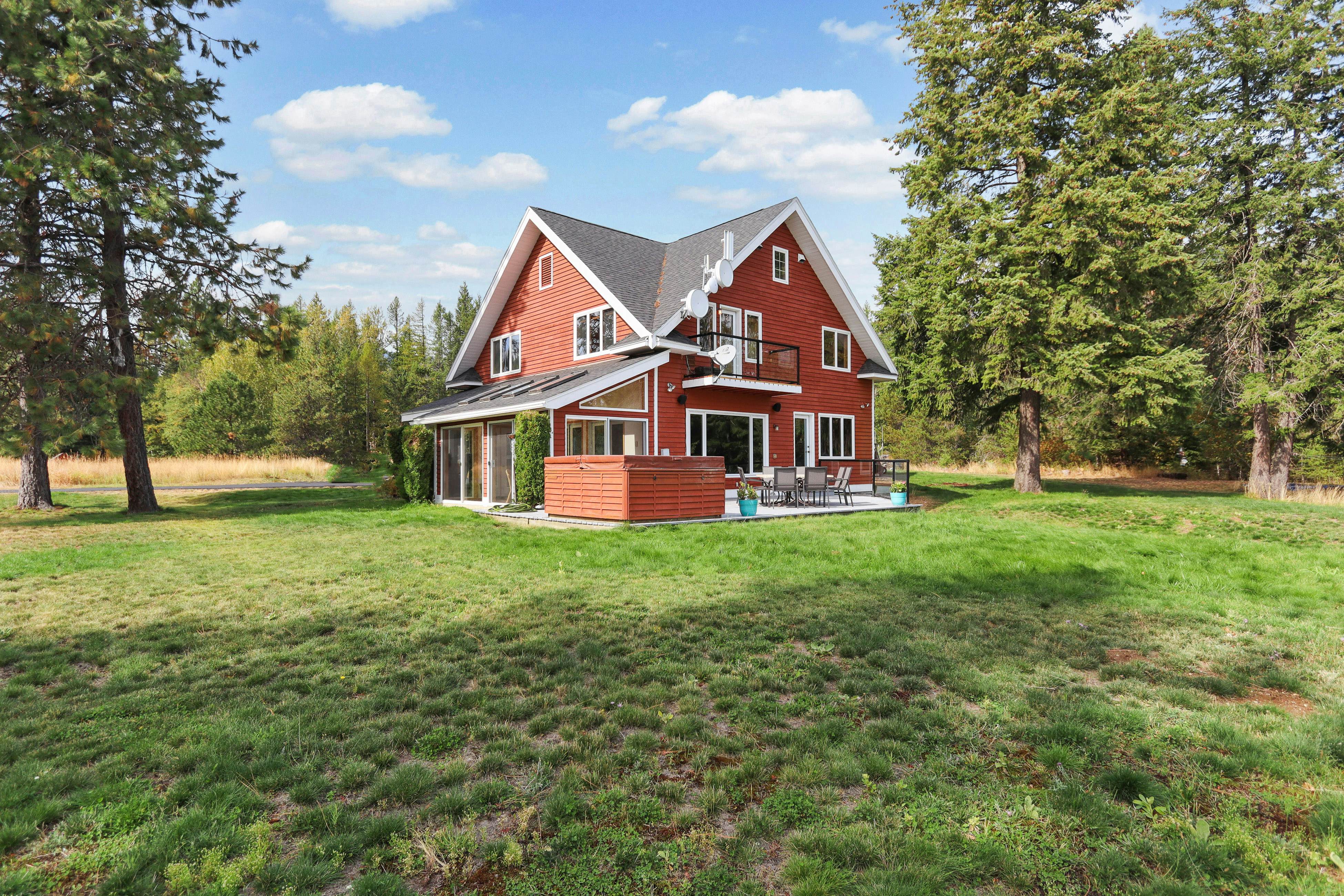 Lakeview Home on acreage with Hot Tub