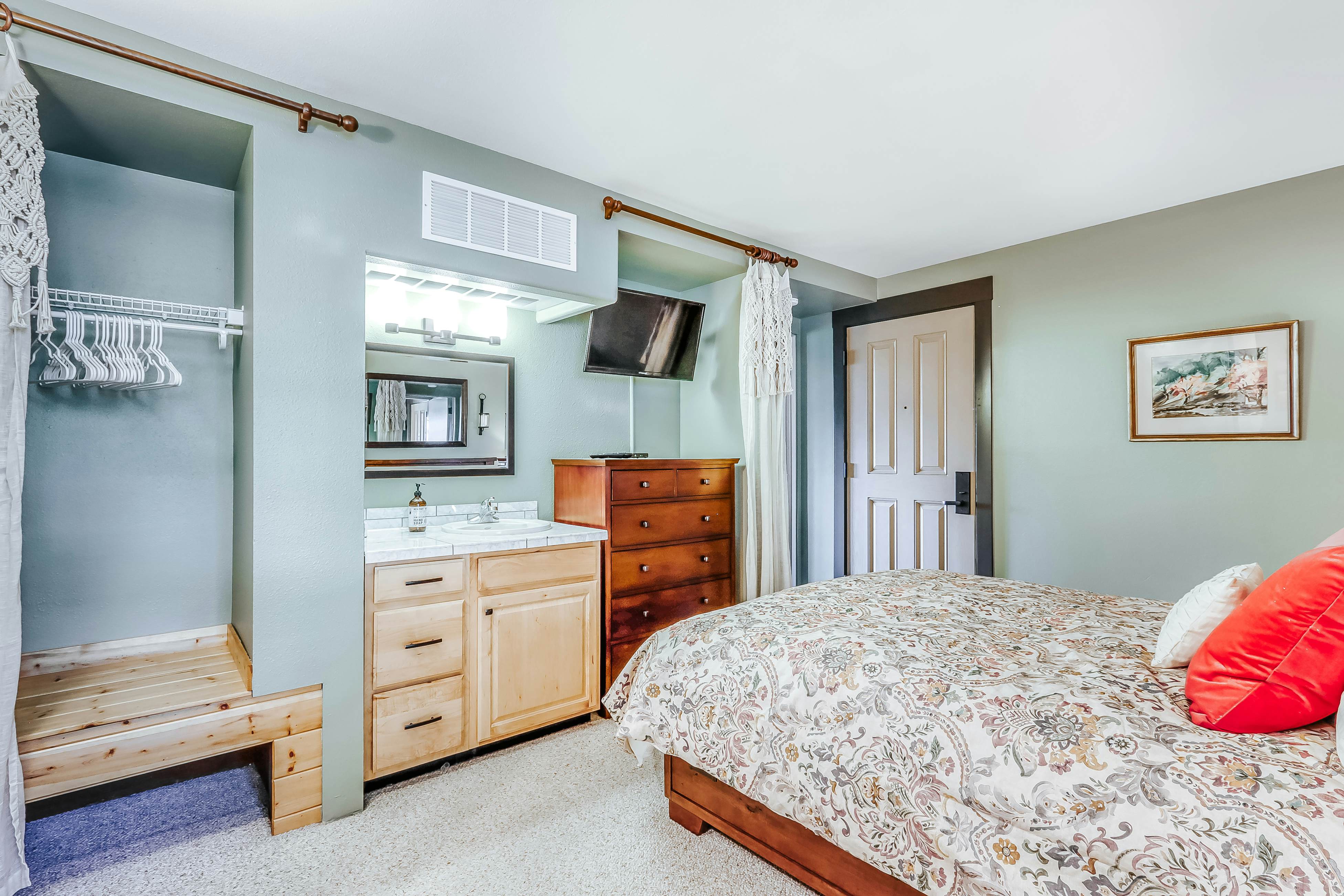 Seventh Mountain Resort Condo 1 BD Bend, OR Vacation Rental Vacasa