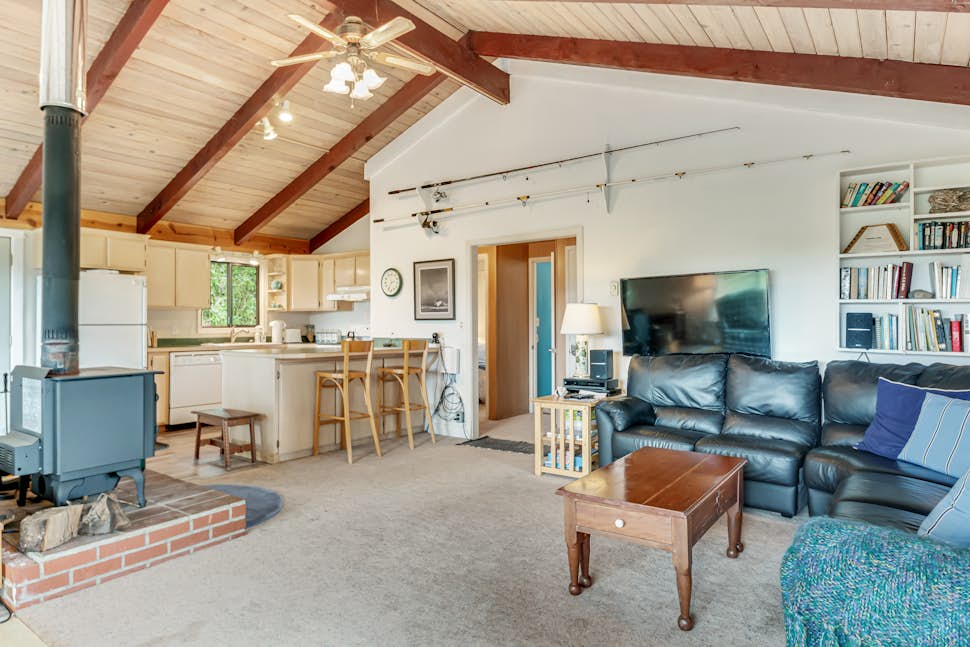 Dune Grass Cottage 2 BD Copalis Beach, WA Vacation Rental Vacasa