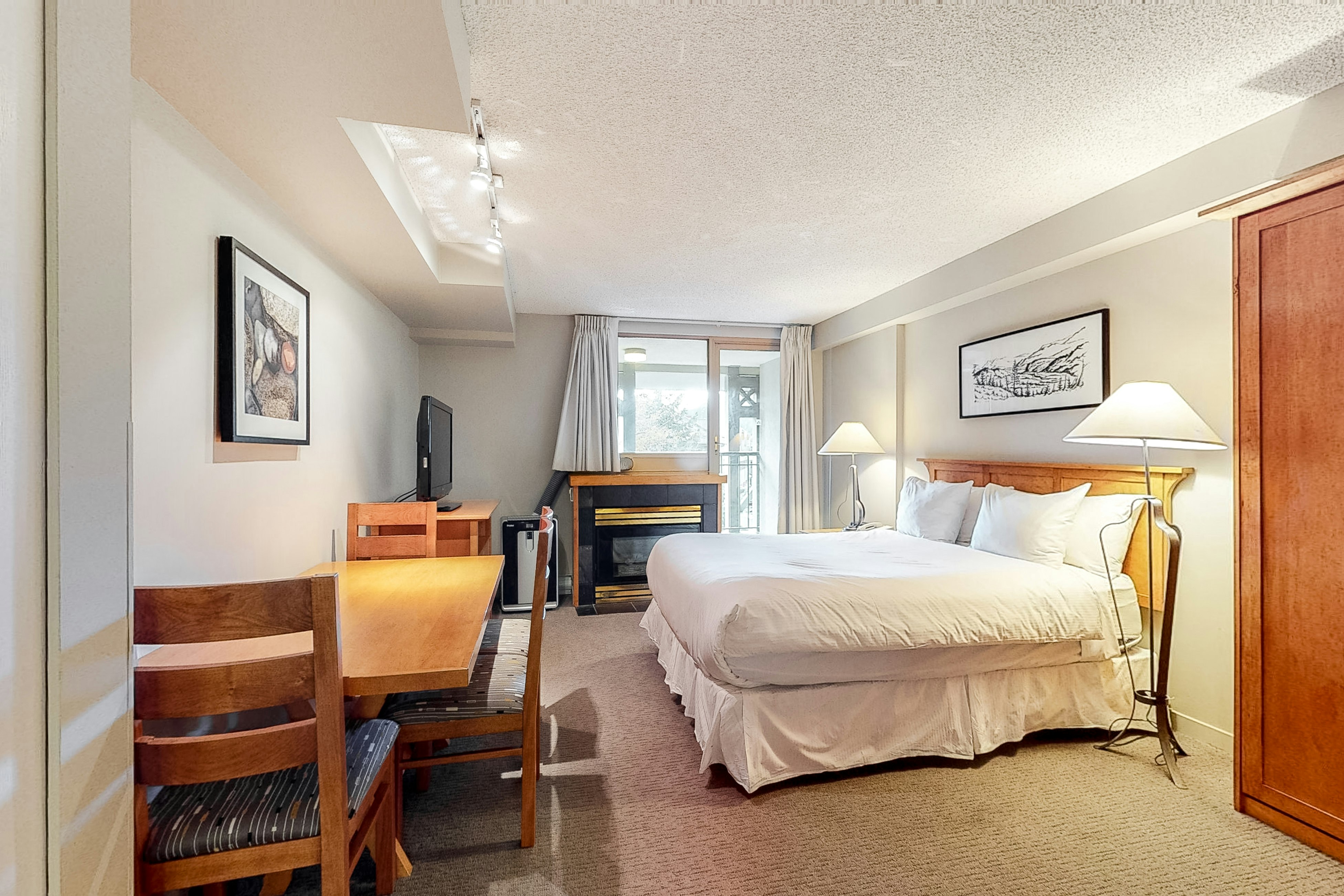 Whistler Peak Lodge 406