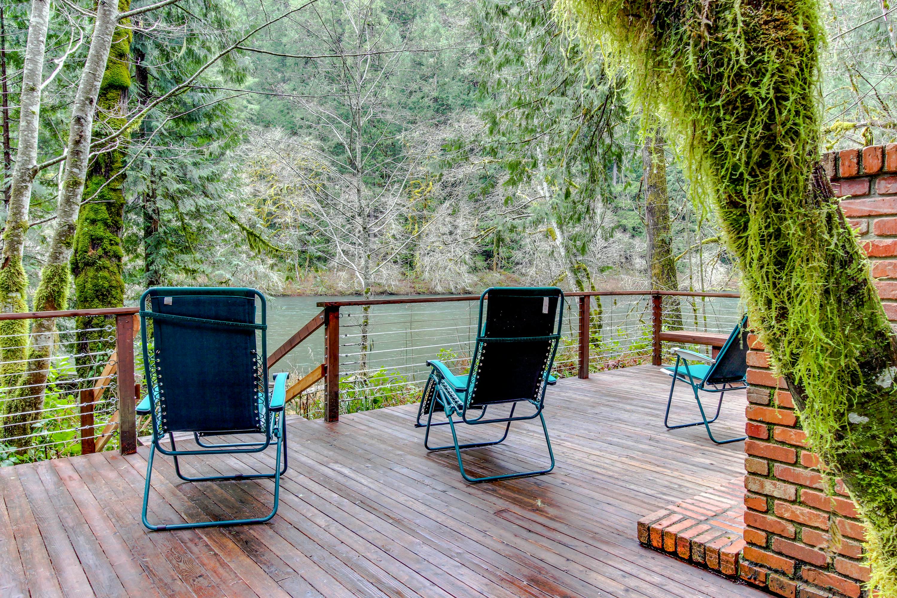McKenzie River Cabin 5 BD Vida, OR Vacation Rental Vacasa
