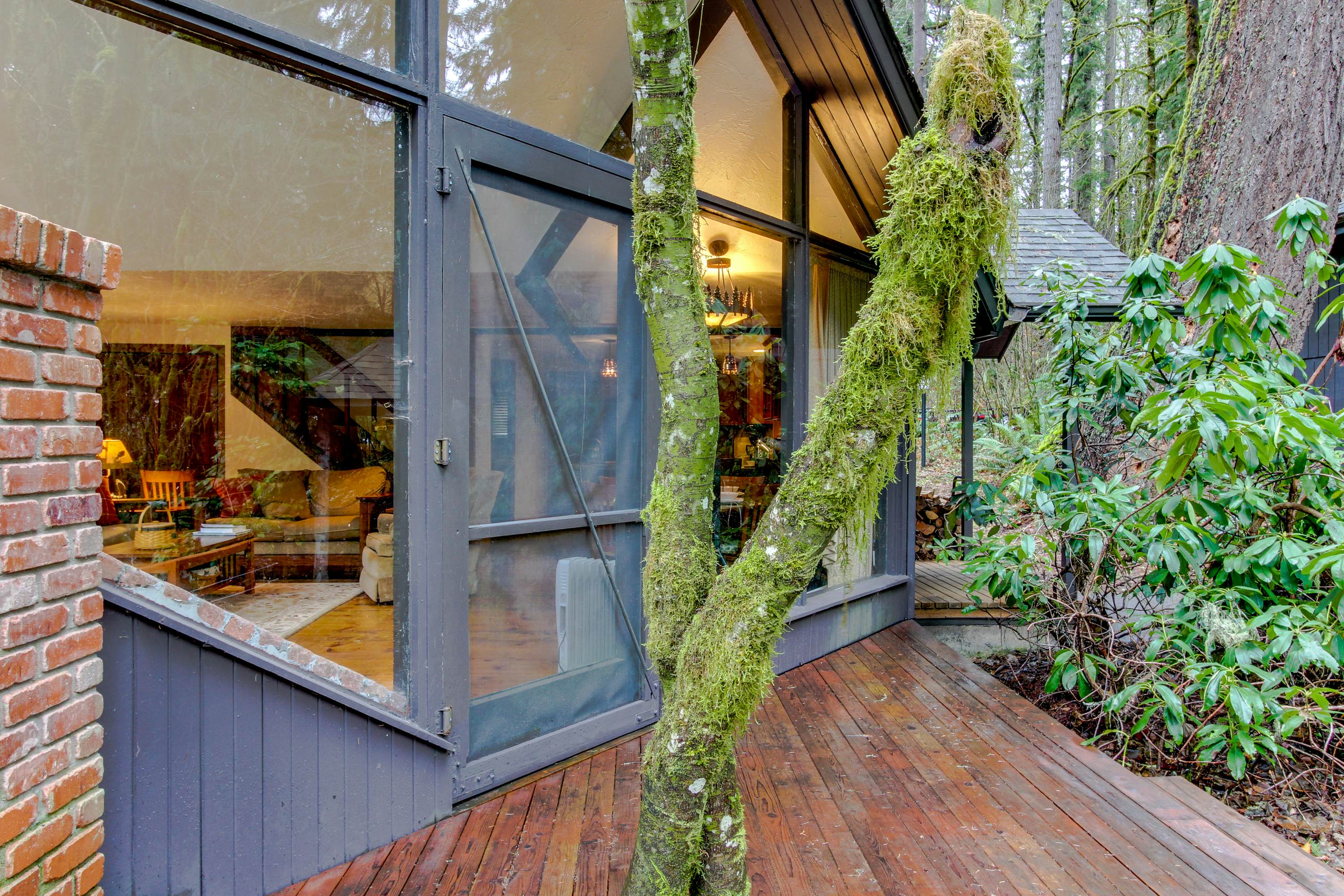 McKenzie River Cabin 5 BD Vida, OR Vacation Rental Vacasa