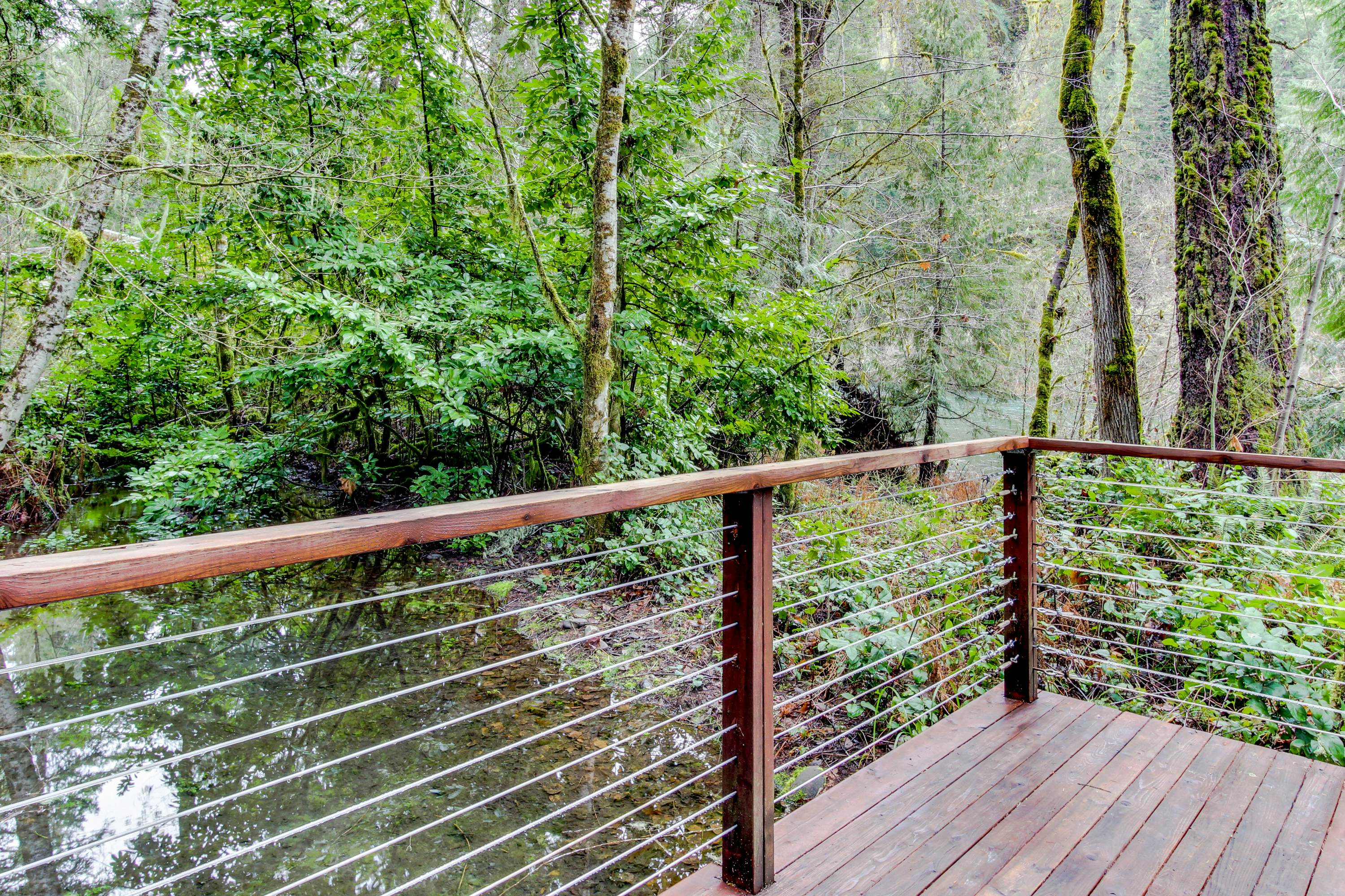 McKenzie River Cabin 5 BD Vida, OR Vacation Rental Vacasa