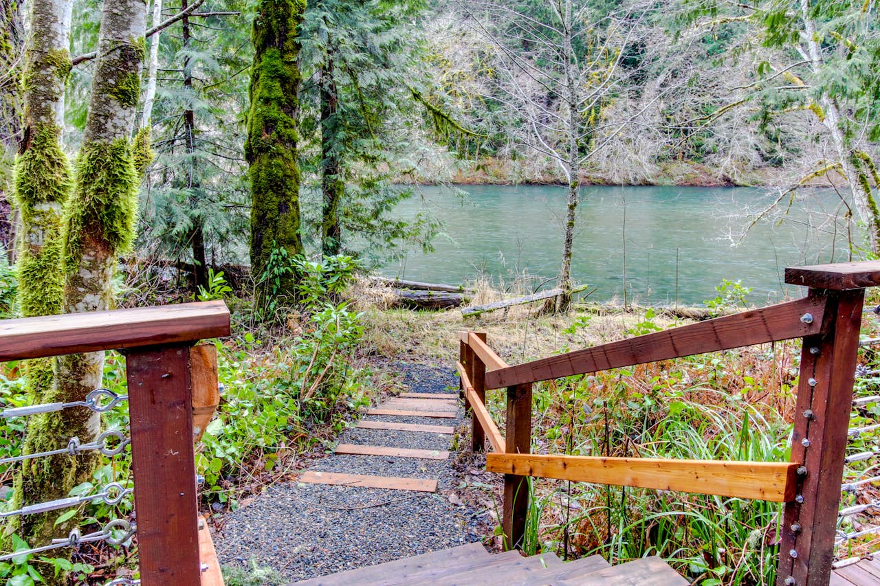 McKenzie River Cabin 5 BD Vacation Rental in Vida, OR Vacasa