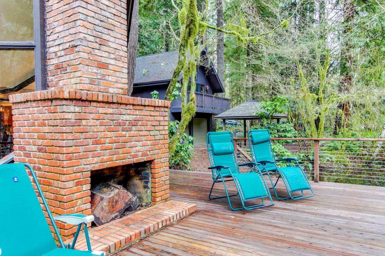 McKenzie River Cabin 5 BD Vacation Rental in Vida, OR Vacasa