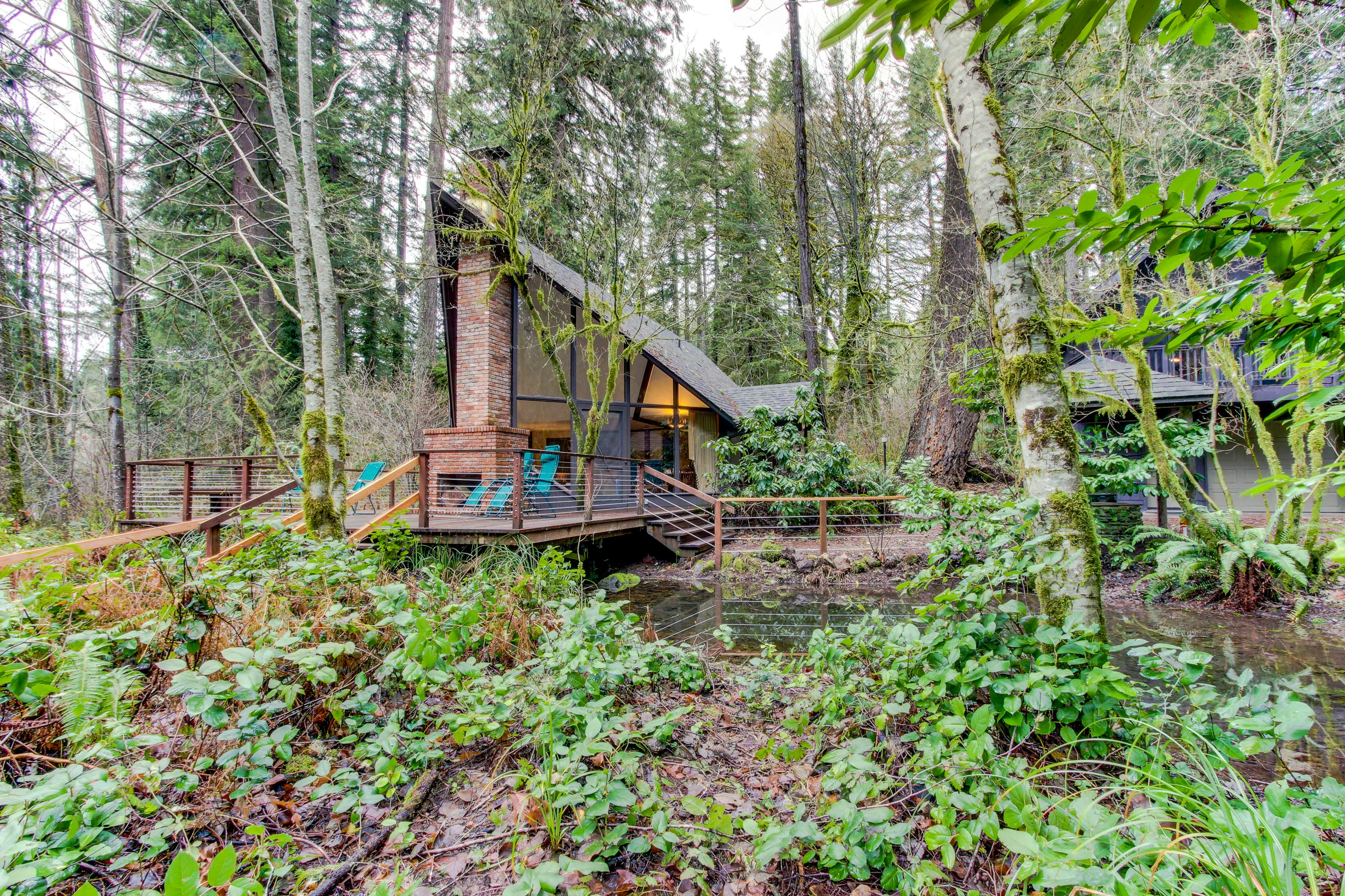 McKenzie River Cabin 5 BD Vida, OR Vacation Rental Vacasa