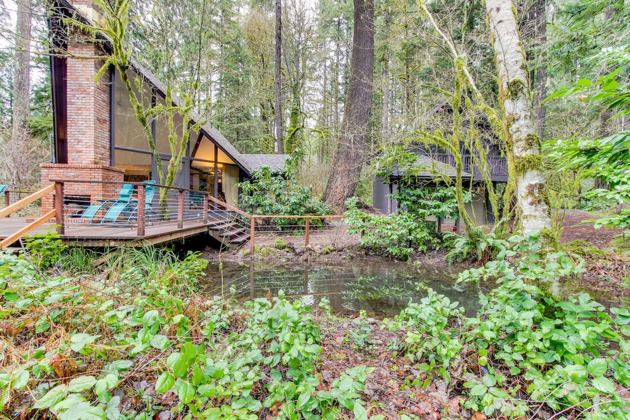 McKenzie River Cabin 5 BD Vacation Rental in Vida, OR Vacasa