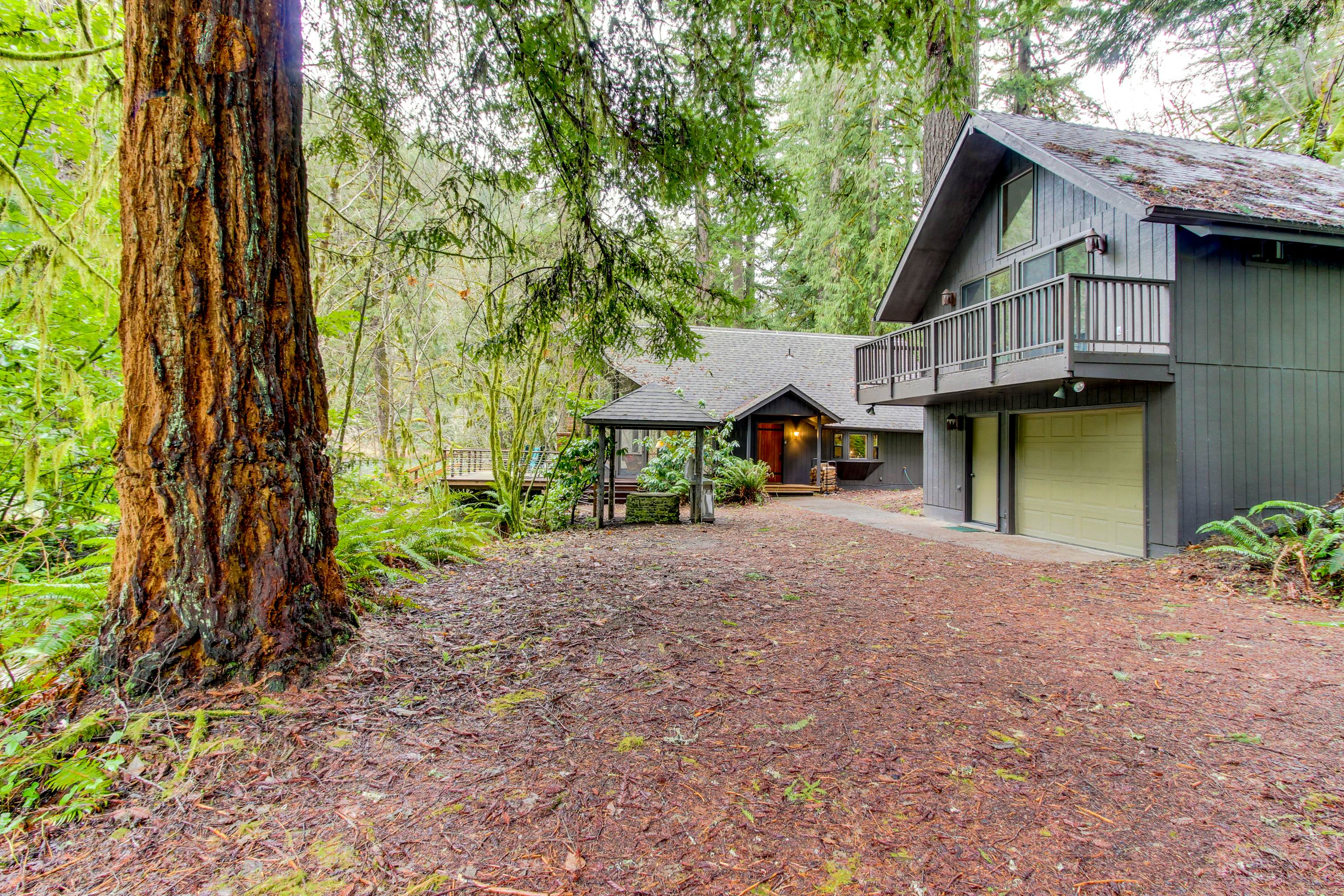 McKenzie River Cabin 5 BD Vida, OR Vacation Rental Vacasa