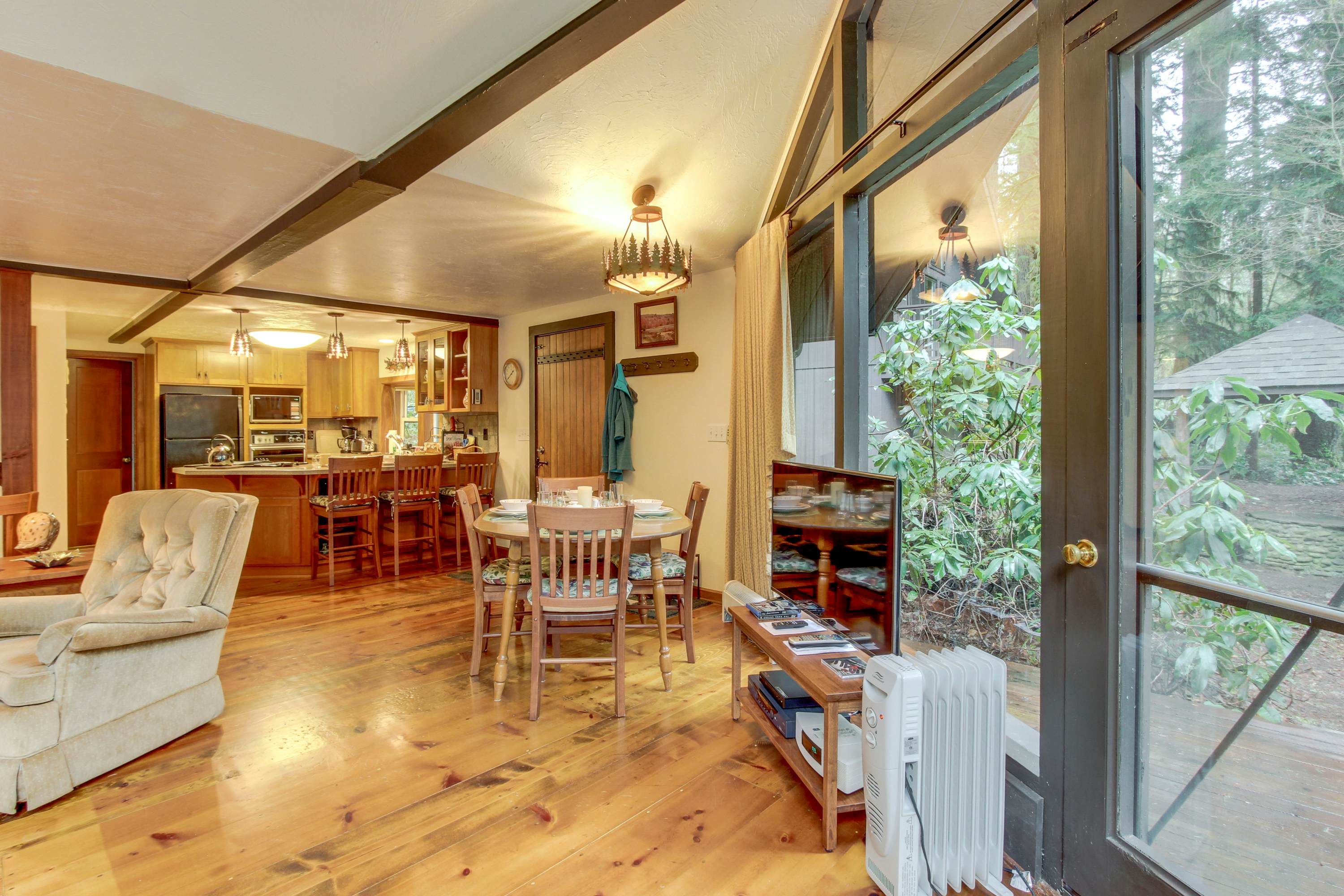 McKenzie River Cabin 5 BD Vida, OR Vacation Rental Vacasa