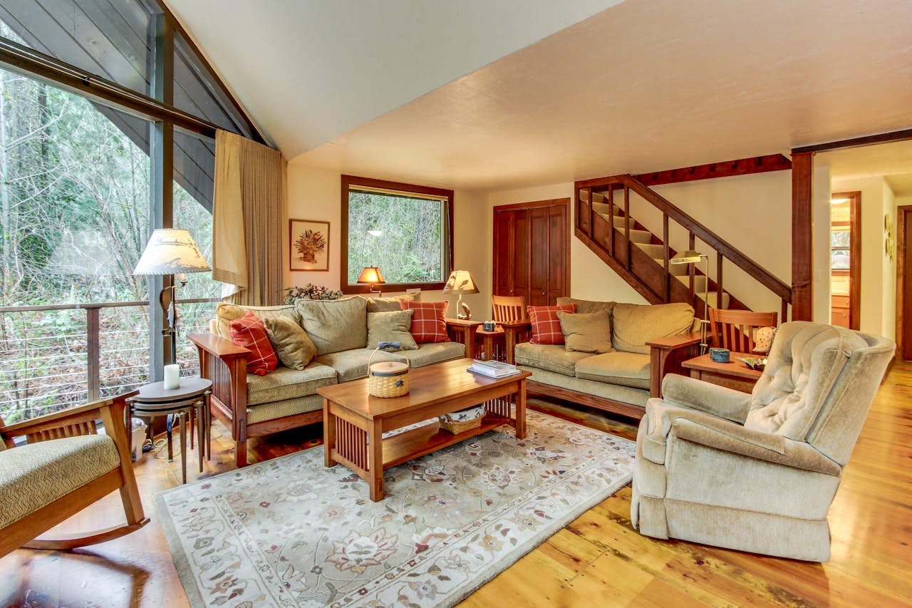 McKenzie River Cabin 5 BD Vacation Rental in Vida, OR Vacasa