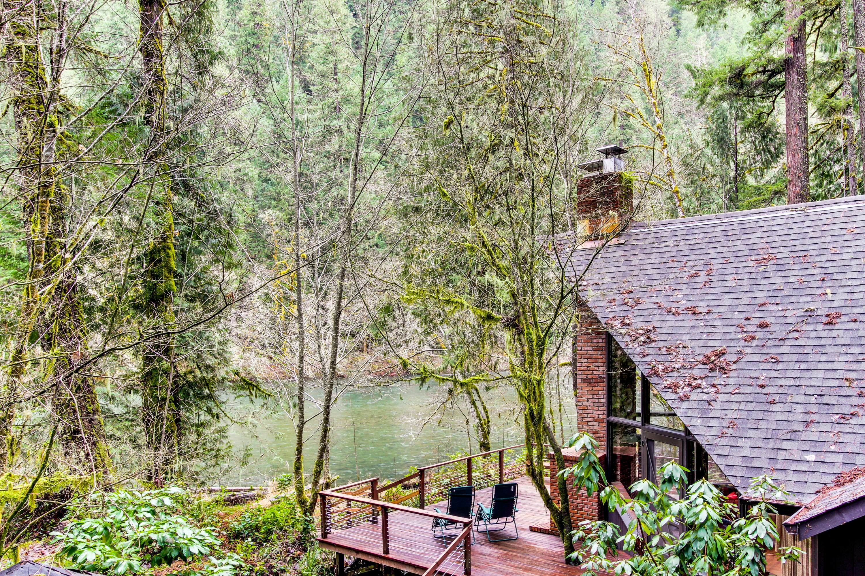 McKenzie River Cabin 5 BD Vida, OR Vacation Rental Vacasa