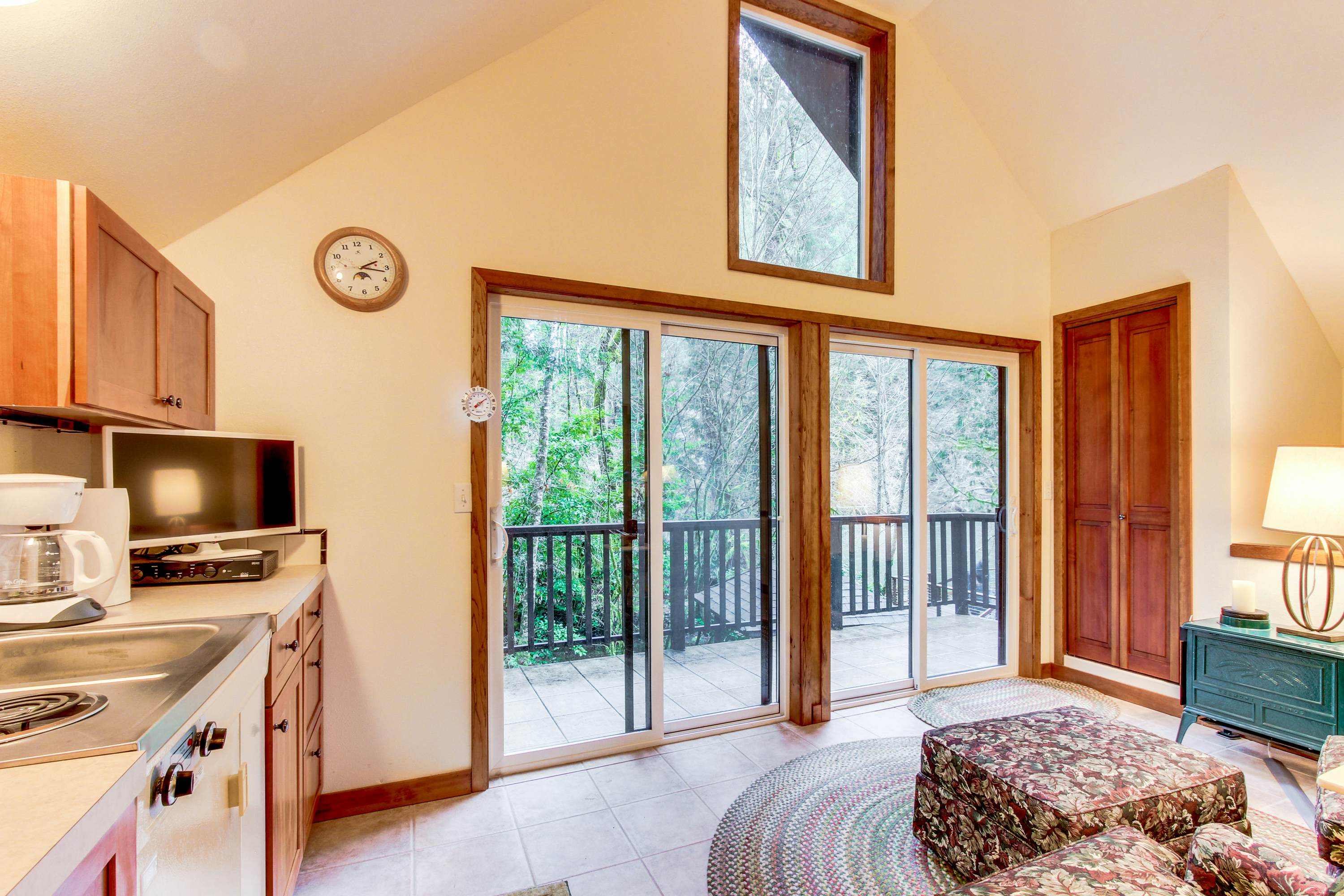 McKenzie River Cabin 5 BD Vida, OR Vacation Rental Vacasa