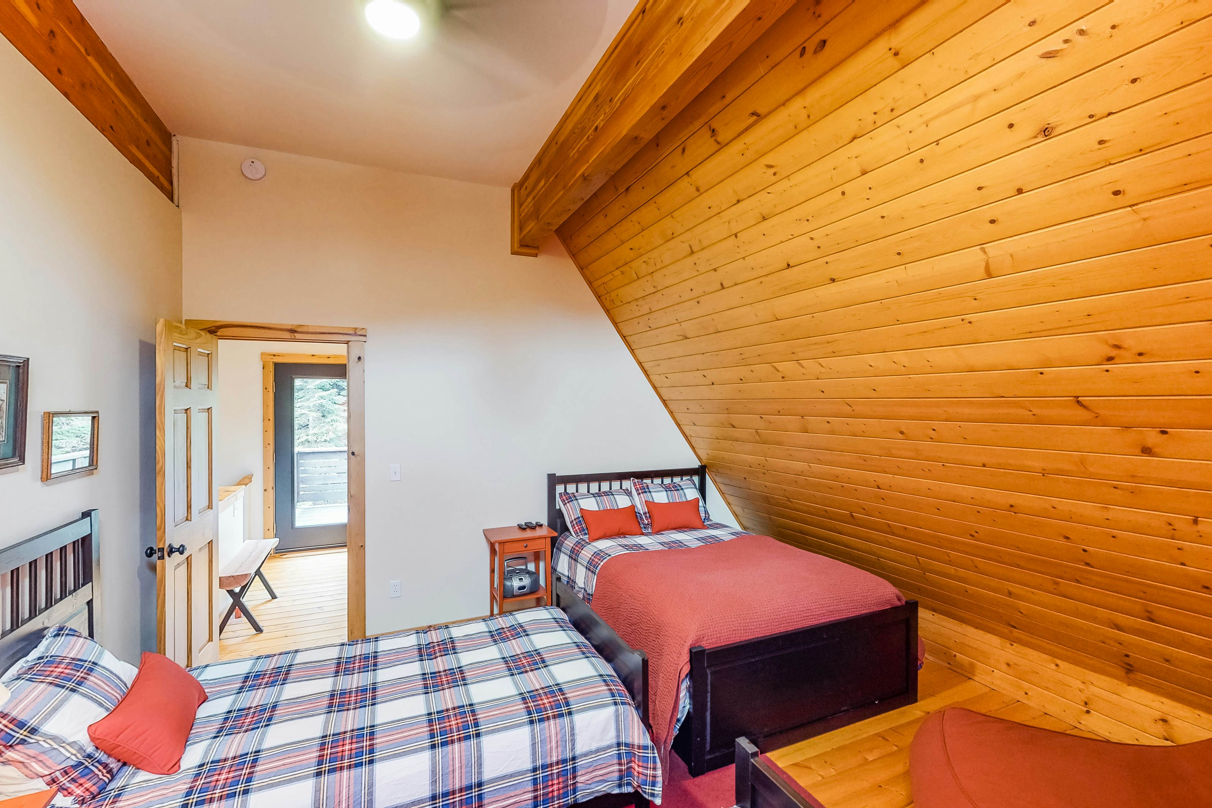 Black Diamond Cabin 2 BD Snoqualmie Pass, WA Vacation Rental Vacasa