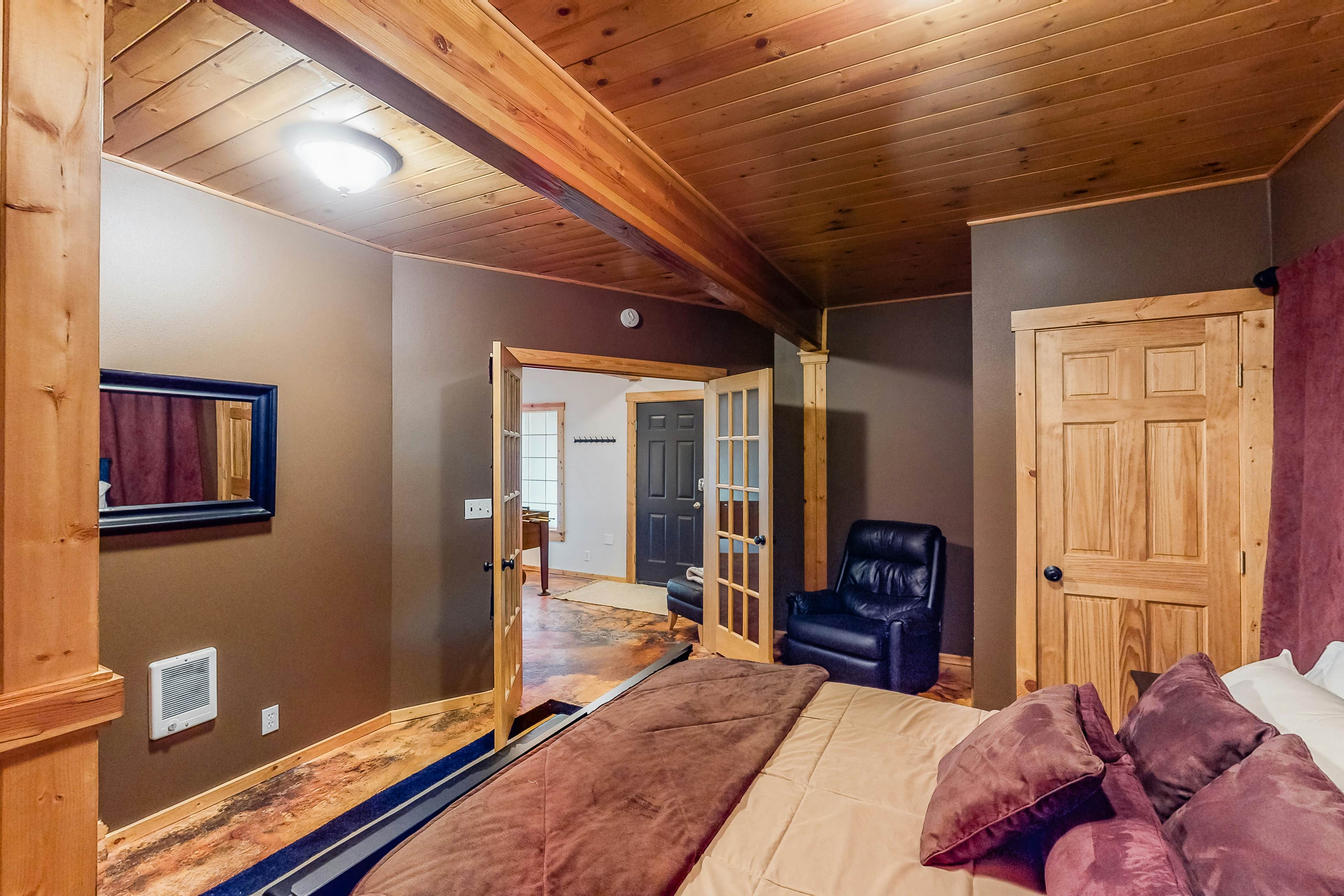 Black Diamond Cabin 2 BD Snoqualmie Pass, WA Vacation Rental Vacasa