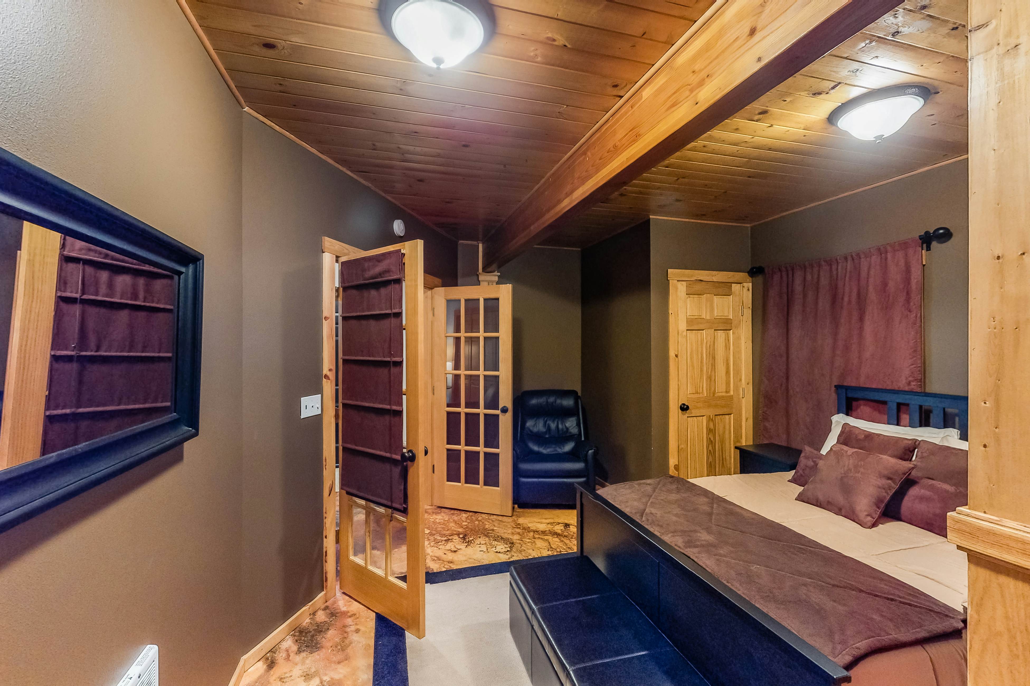 Black Diamond Cabin 2 BD Snoqualmie Pass, WA Vacation Rental Vacasa