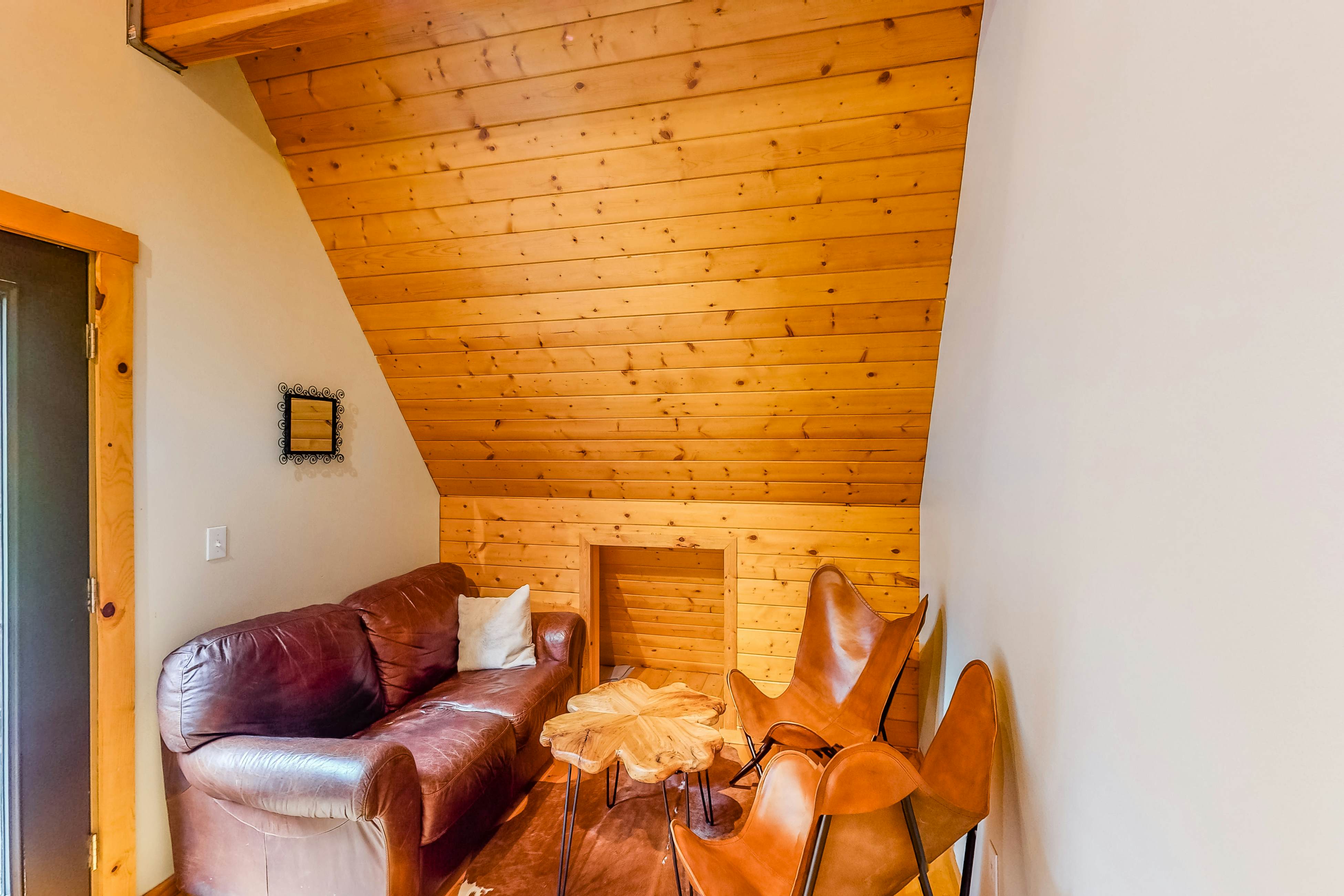 Black Diamond Cabin 2 BD Snoqualmie Pass, WA Vacation Rental Vacasa